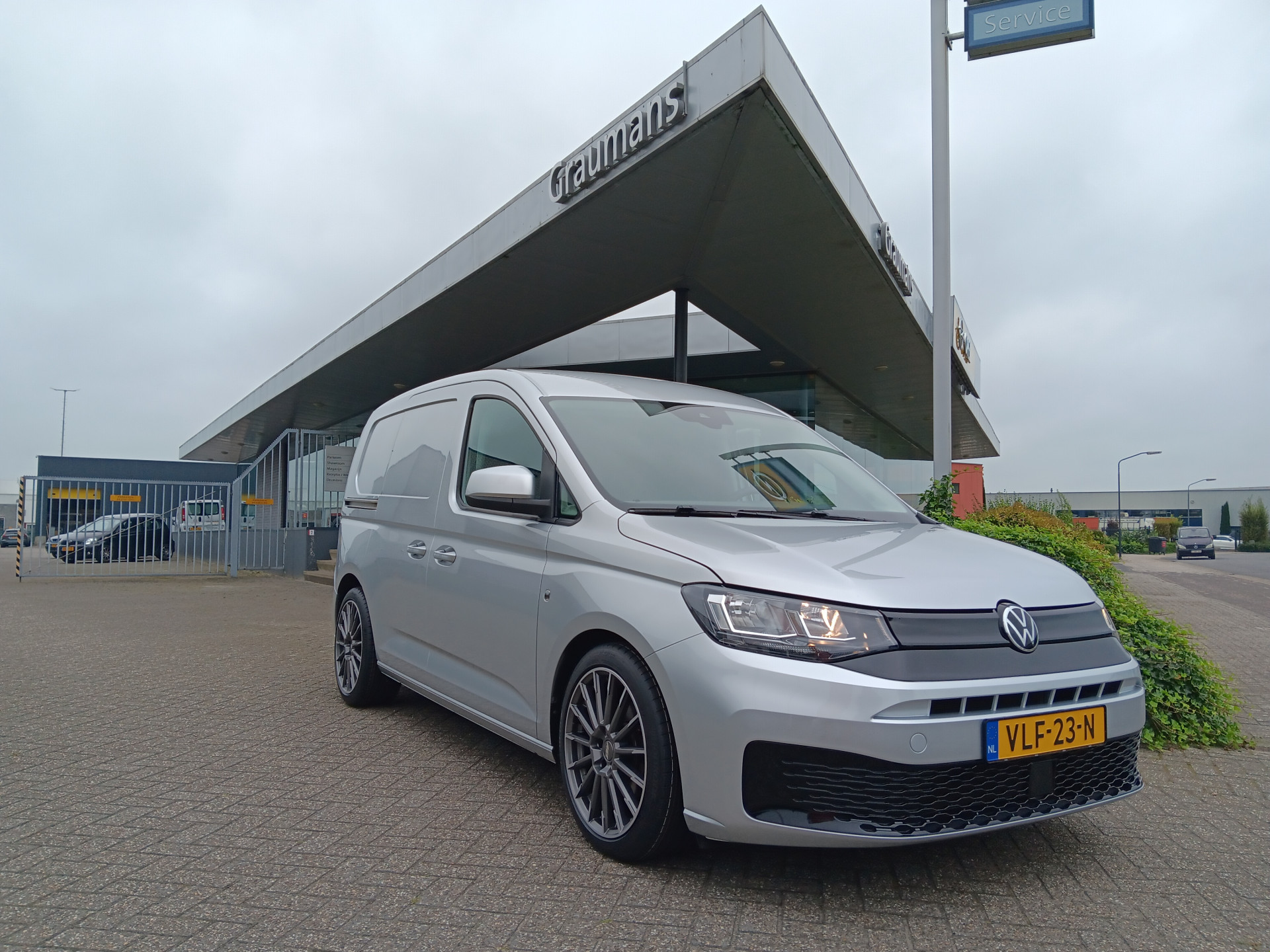 Foto van Volkswagen Caddy Modified Partition Wall