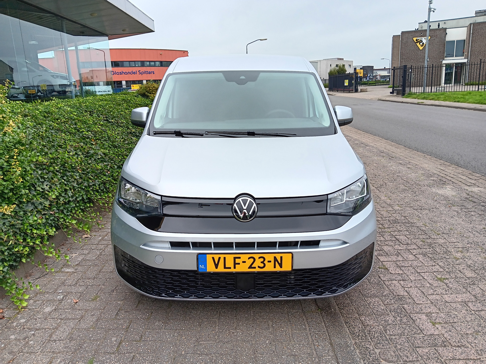 Foto van Volkswagen Caddy Modified Partition Wall