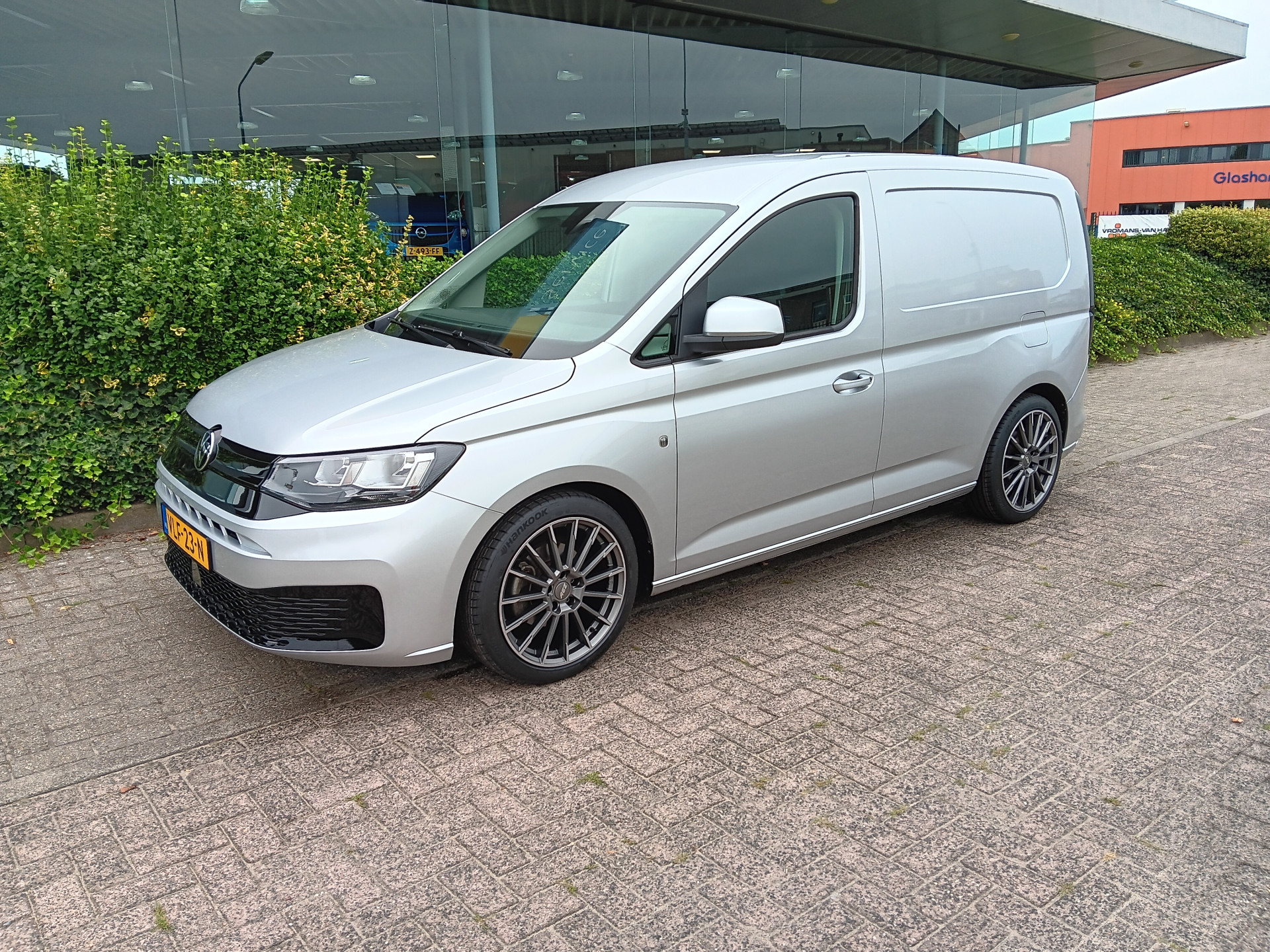 Foto van Volkswagen Caddy Modified Partition Wall