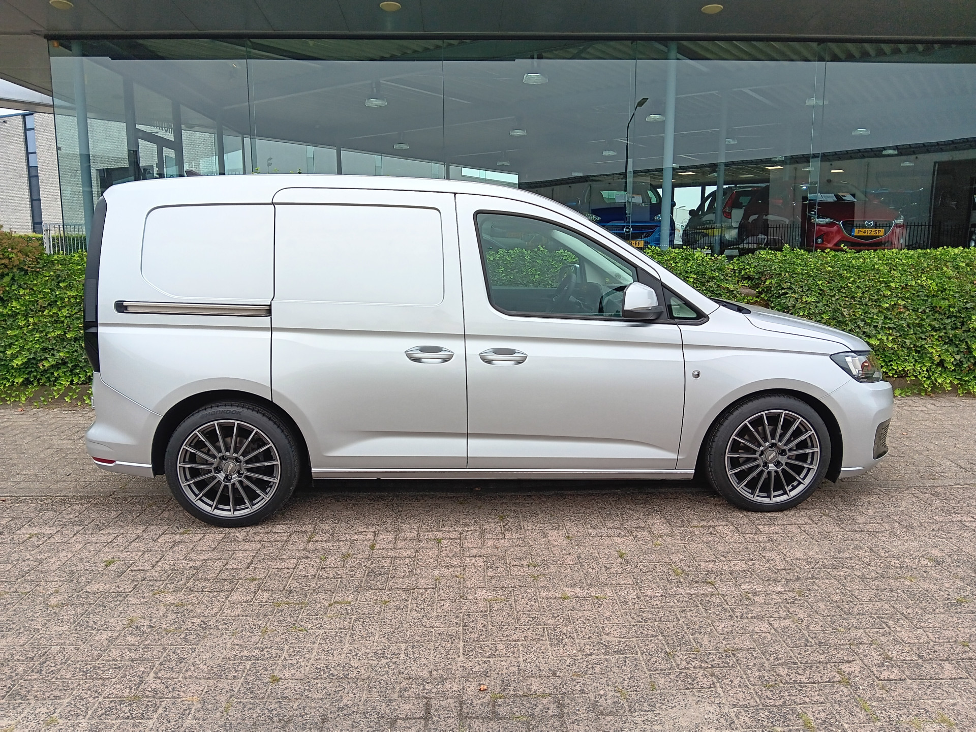 Foto van Volkswagen Caddy Modified Partition Wall
