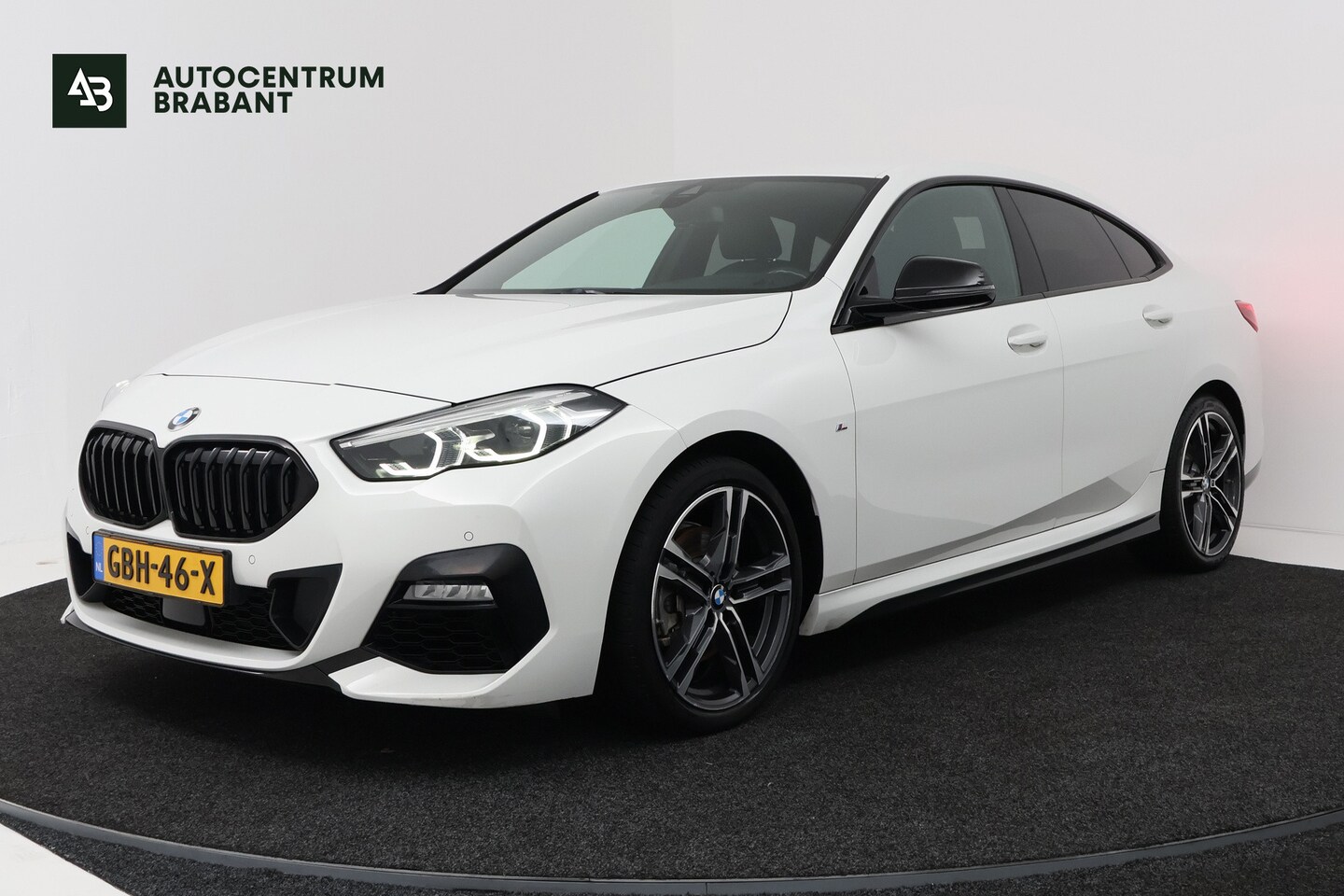 BMW 218i 218i High Executive (CAMERA, STOELVERWARMING, NAVIGATIE, HUD DISPLAY, DEALER ONDERHOUDEN) 2020 - voorkant