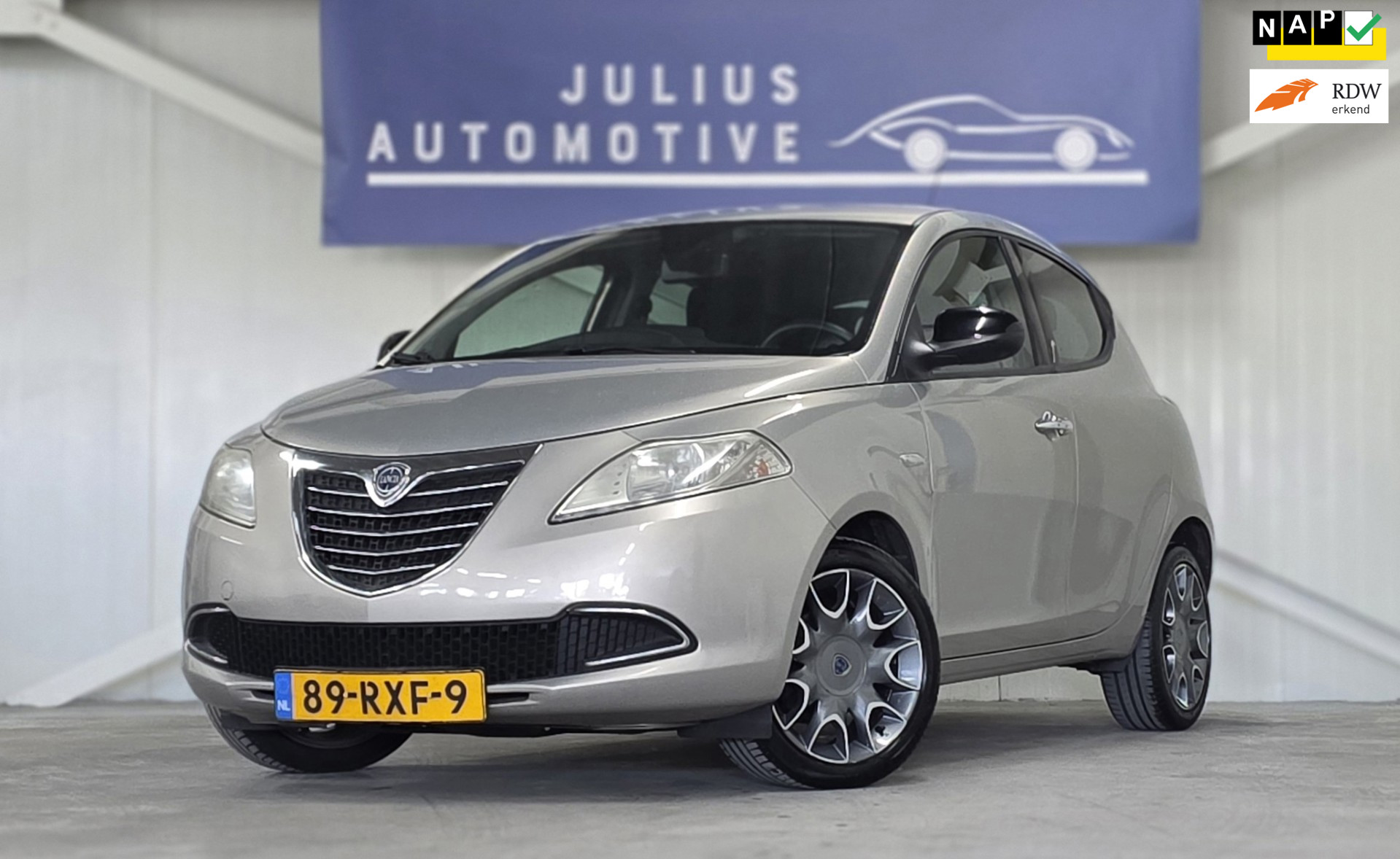 Lancia Ypsilon 0.9 TwinAir Silver Airco PDC CruiseControl Garantie Nieuwe APK! 2011 - voorkant