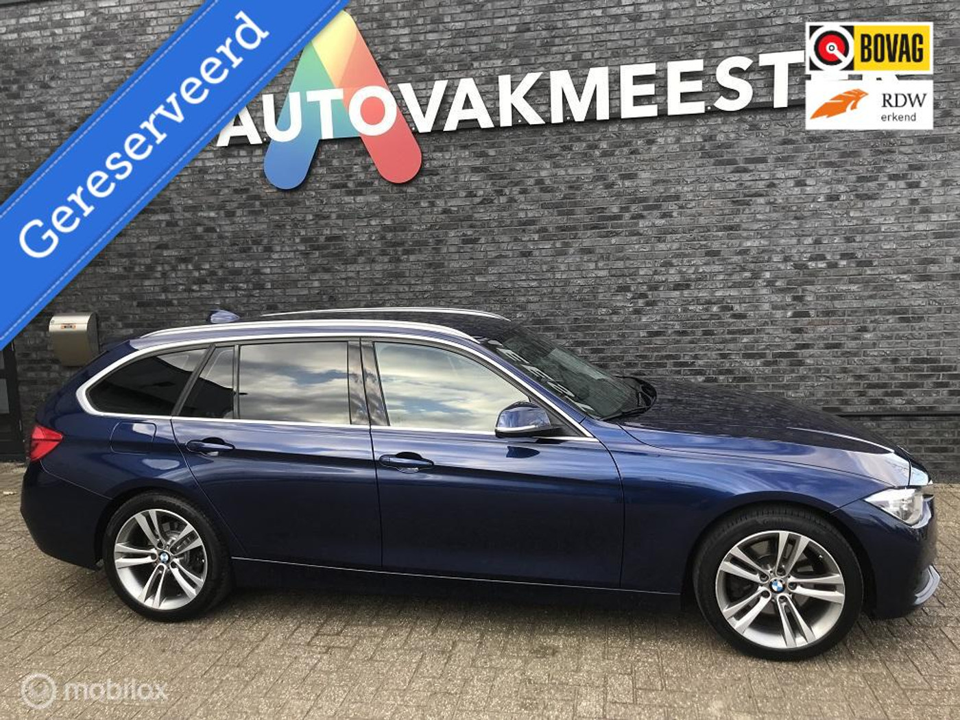 BMW 3-serie Touring 330i Edition Sport Line Shadow High Executive 2018 - voorkant