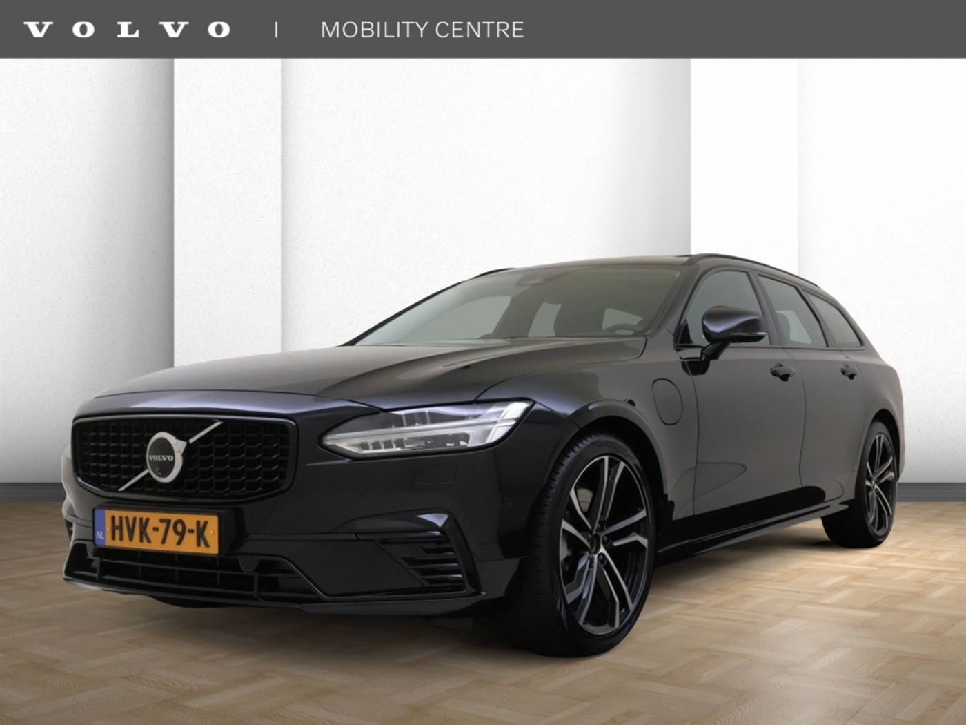 Volvo V90 2.0 T8 AWD UIt. Ex. Dark | Trekhaak | Luchtvering | 2025 - voorkant