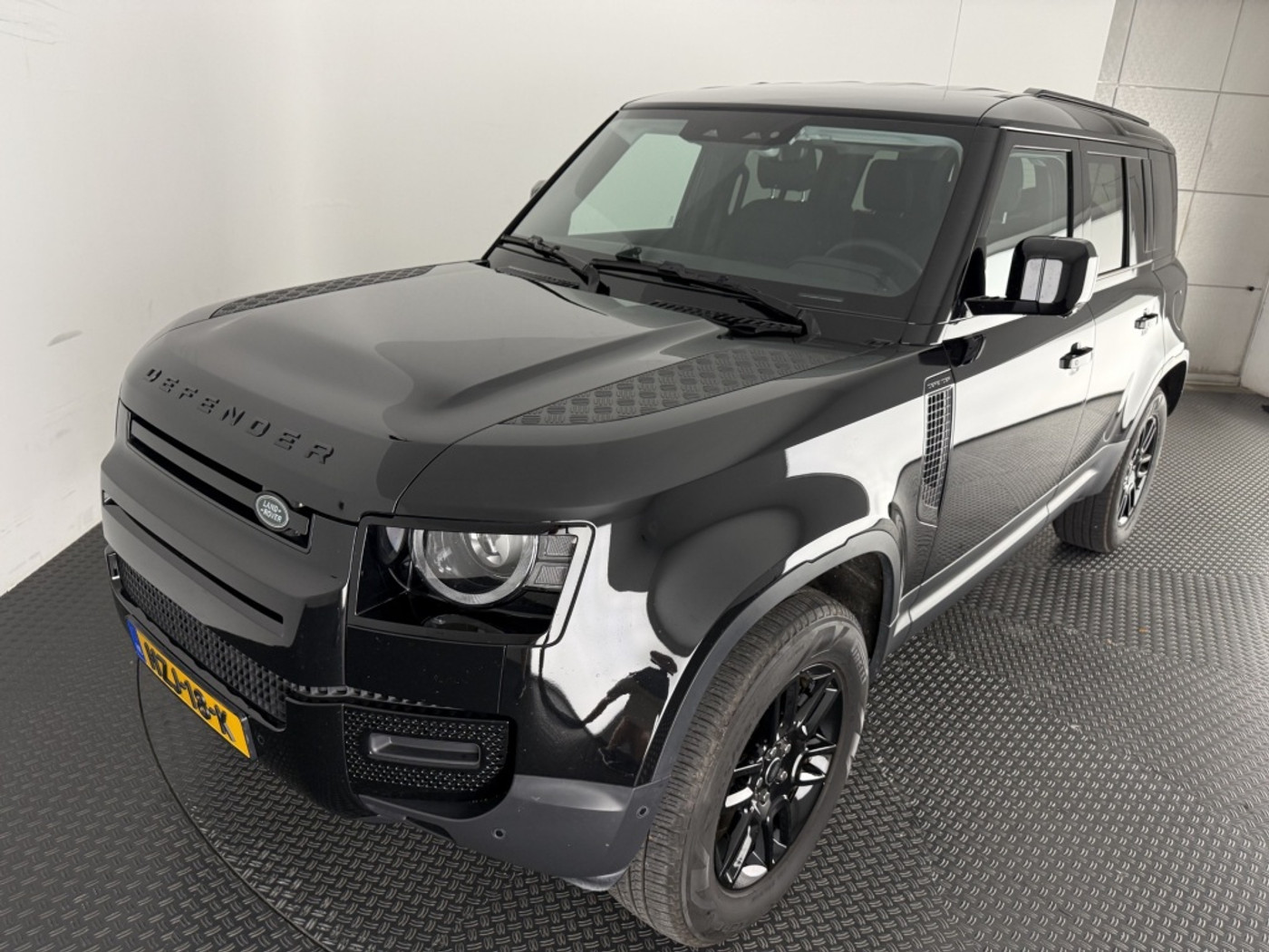 Land Rover Defender 2.0 P300e 110 garantie t/m 05-2030, el.trekhaak/winterpakket etc, 2025 - voorkant