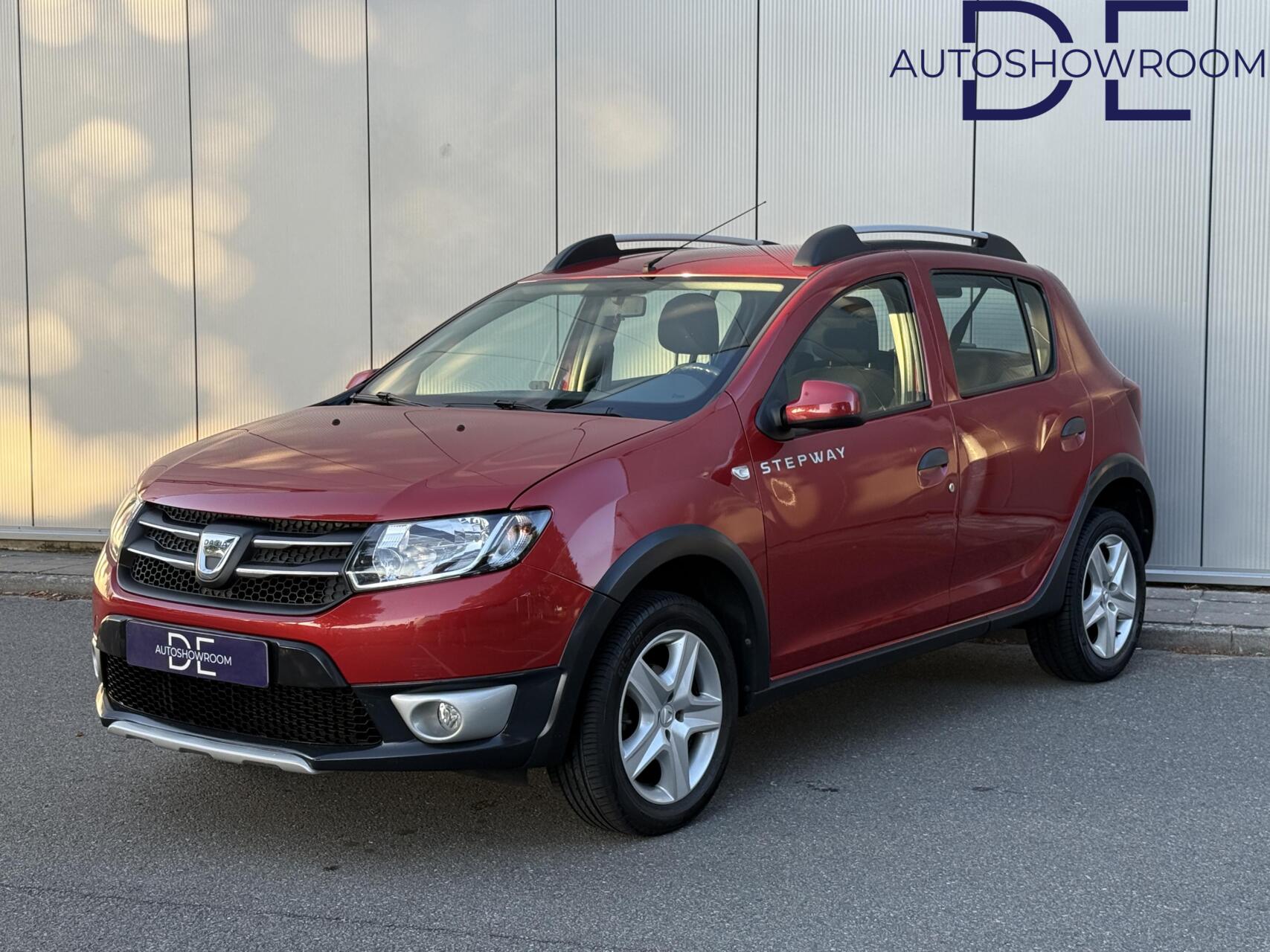 Dacia Sandero 0.9 TCe Stepway Lauréate | Navigatie | NW APK 2016 - voorkant