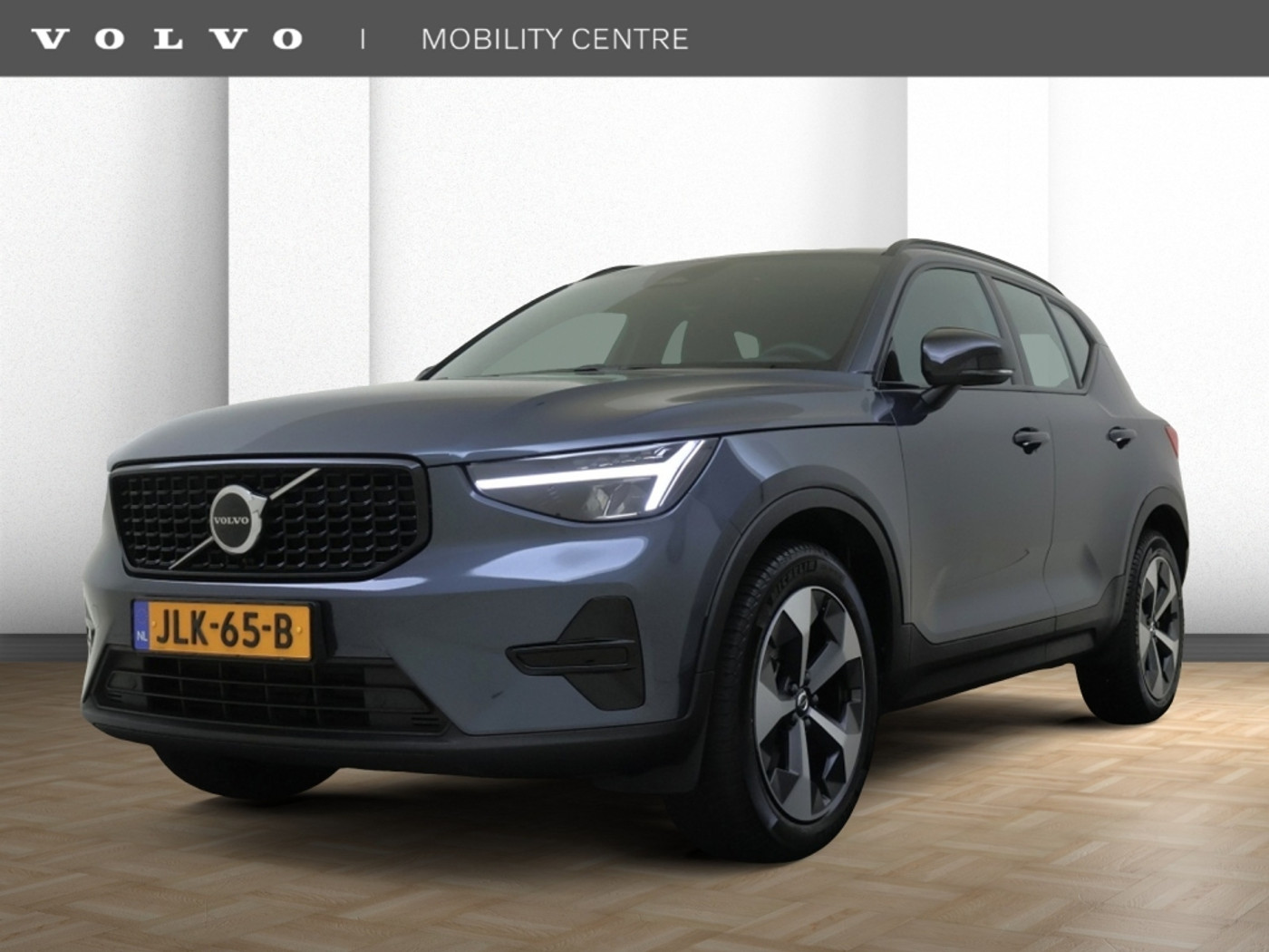 Volvo XC40 2.0 B4 Plus Dark 2025 - voorkant