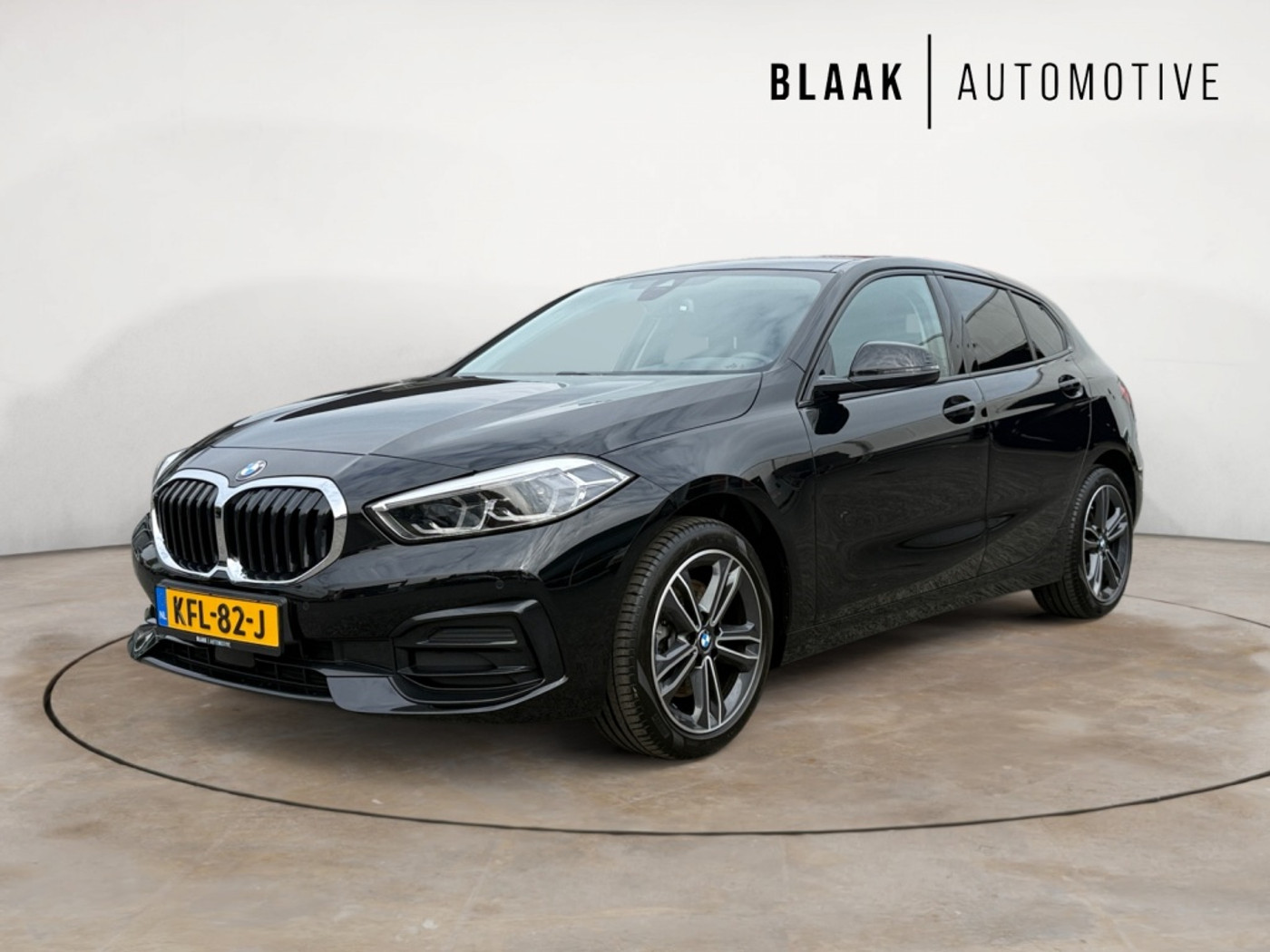 BMW 118i 118i Sport Line Apple/Android draadloos | Automaat | Climate Con 2022 - voorkant