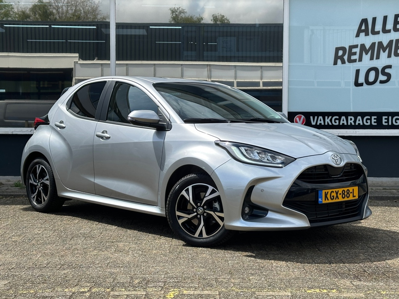 Toyota Toyota Yaris 1.5 Hybrid 115 Dynamic/CAM/PDC/BLINDSPOT/STOELVERW/STUURVERW 2025 - voorkant