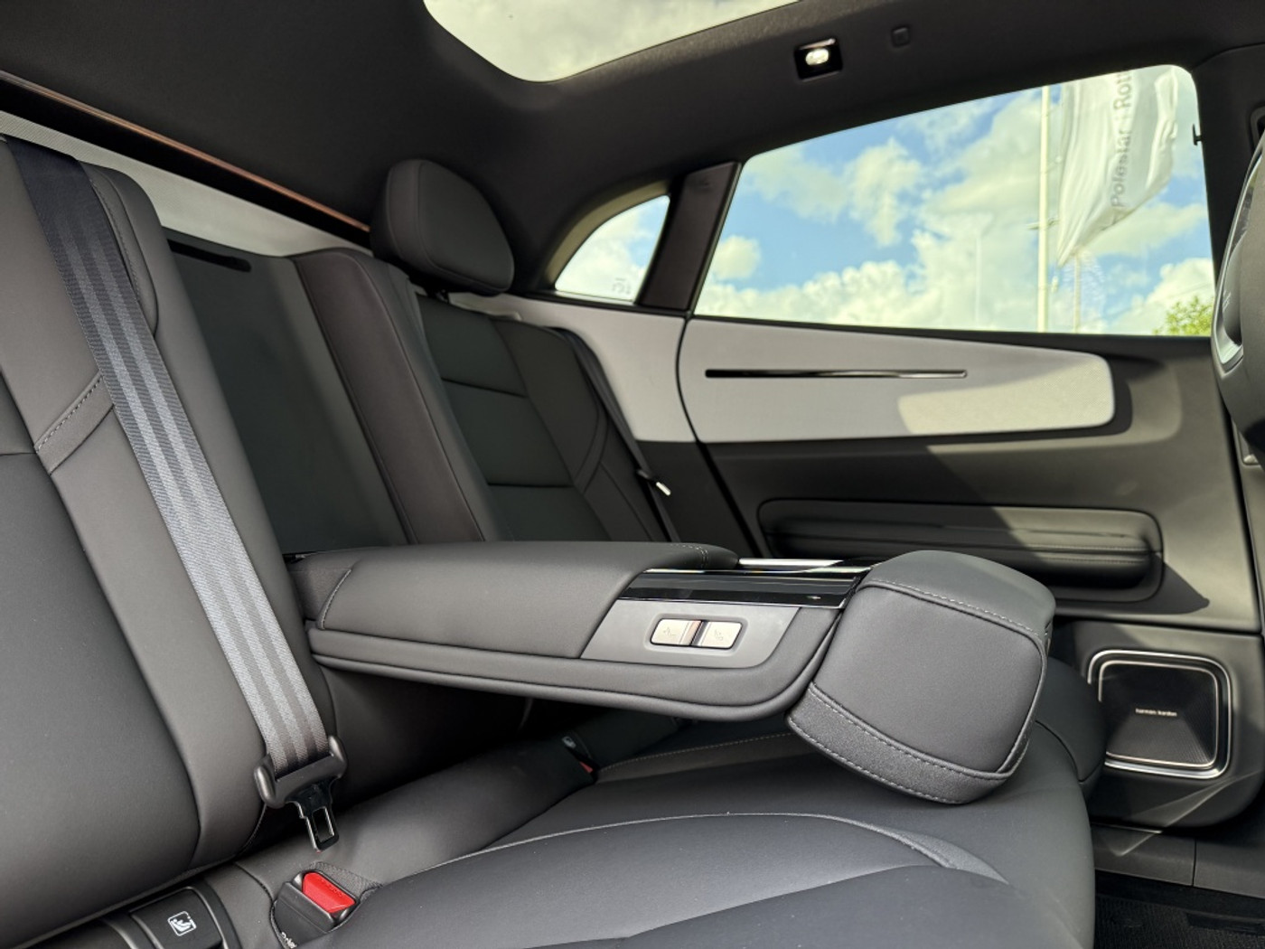 Foto van Polestar 4