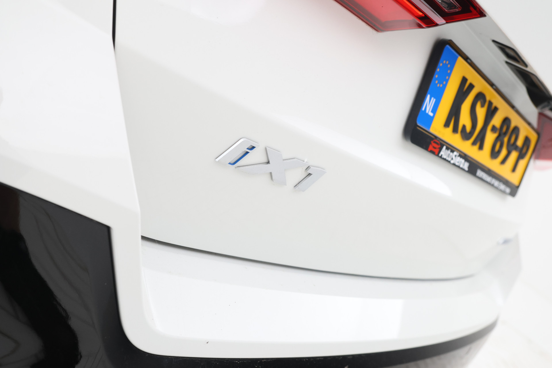 Foto van BMW Ix1