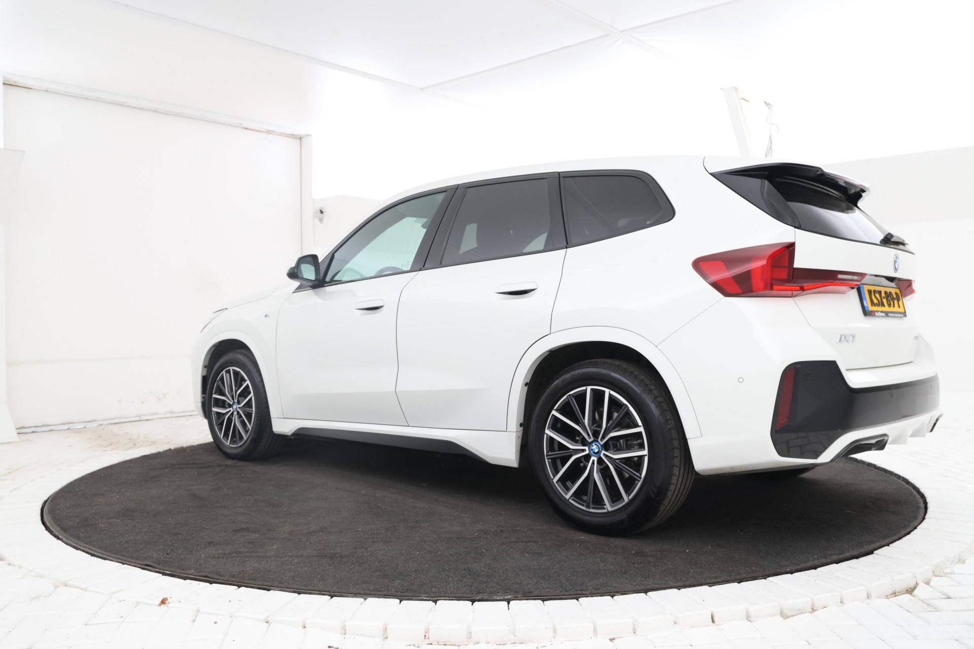 Foto van BMW Ix1