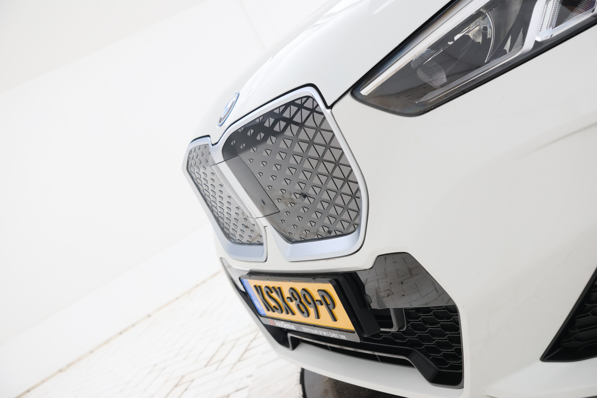 Foto van BMW Ix1