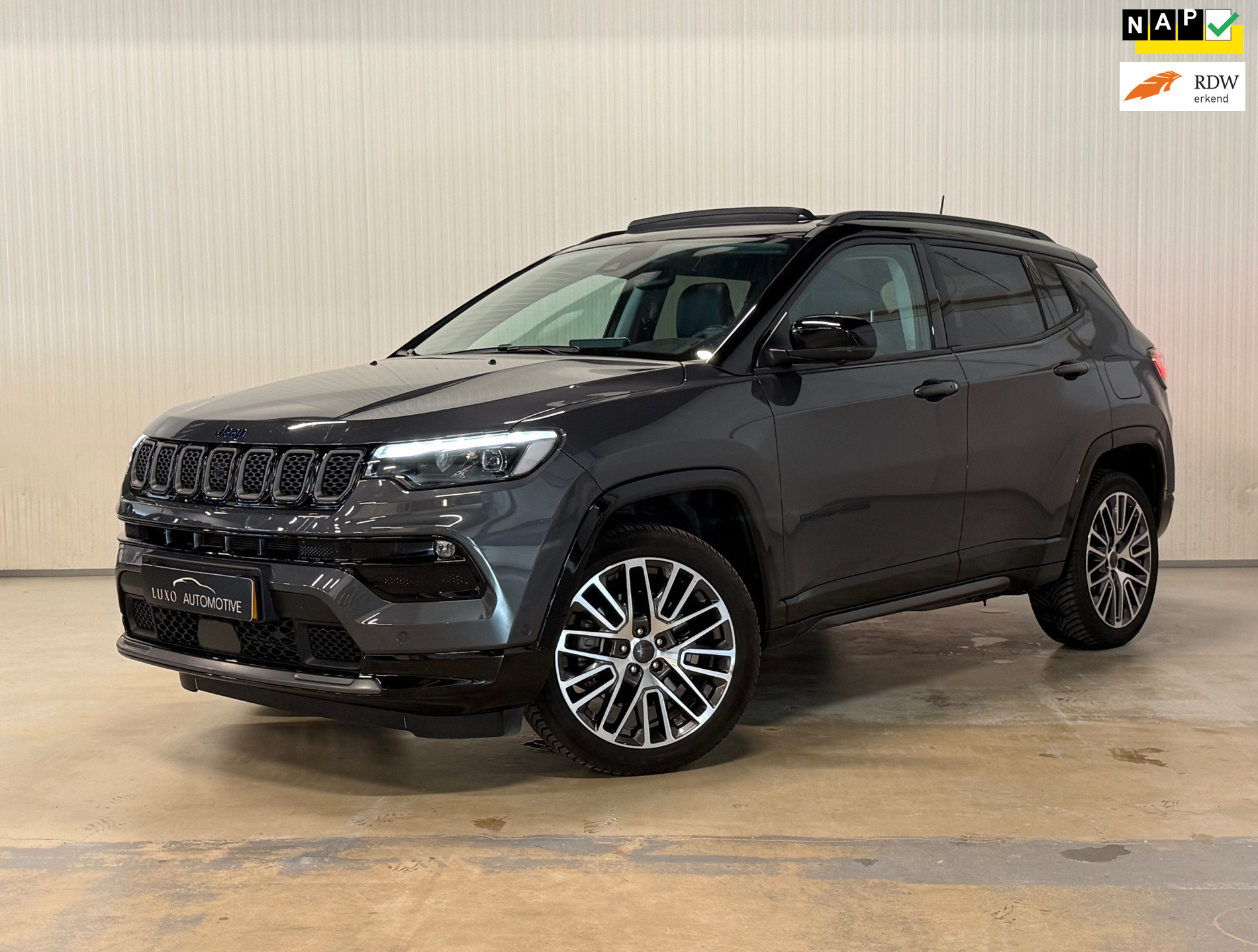 Jeep Compass 4xe 240 Plug-in Hybrid Electric Summit | NAP | PANO | TREKHAAK | VOL OPTIES! 2024 - voorkant