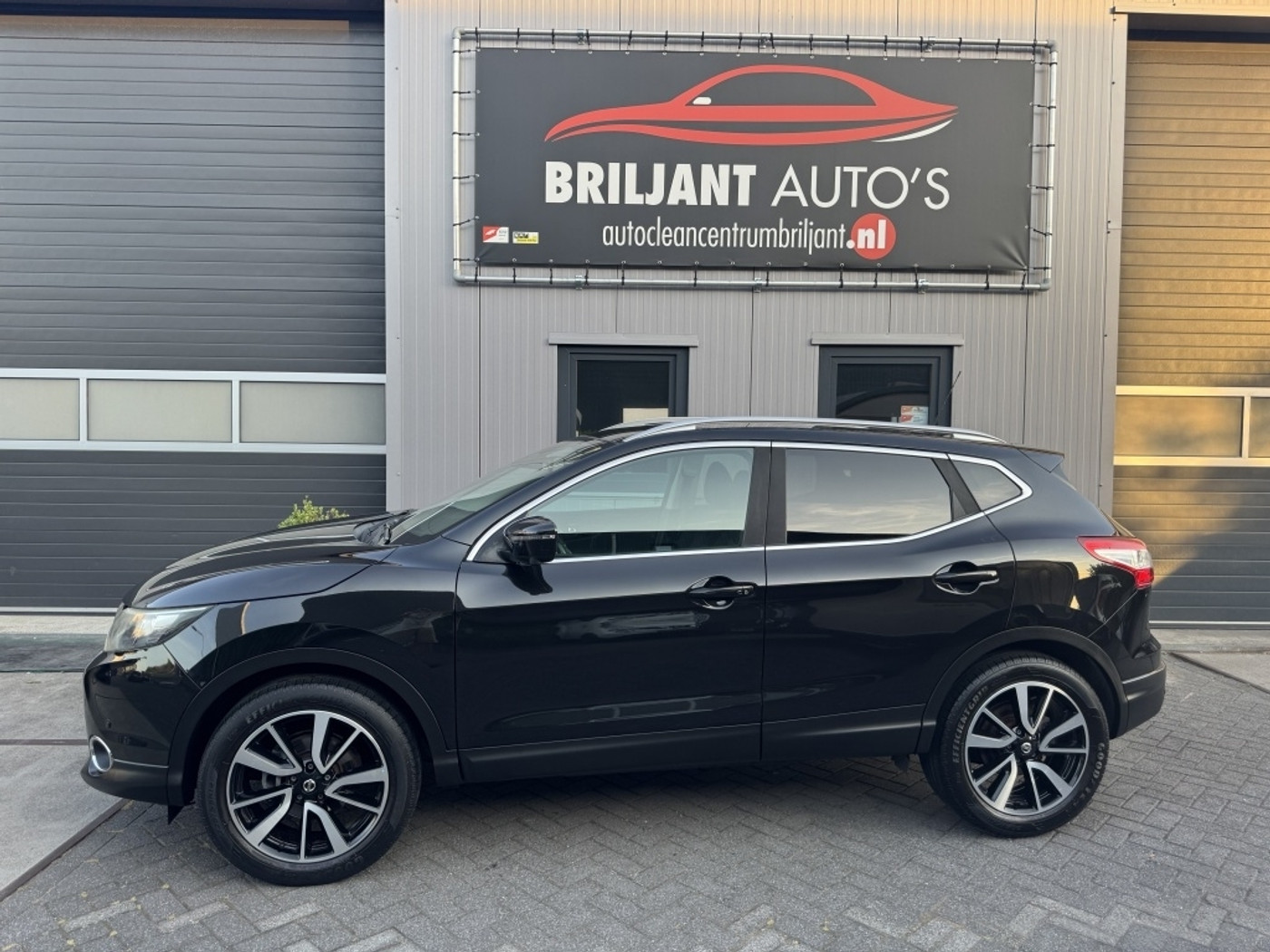 Nissan Qashqai 1.6 Connect Edition 2015 - voorkant