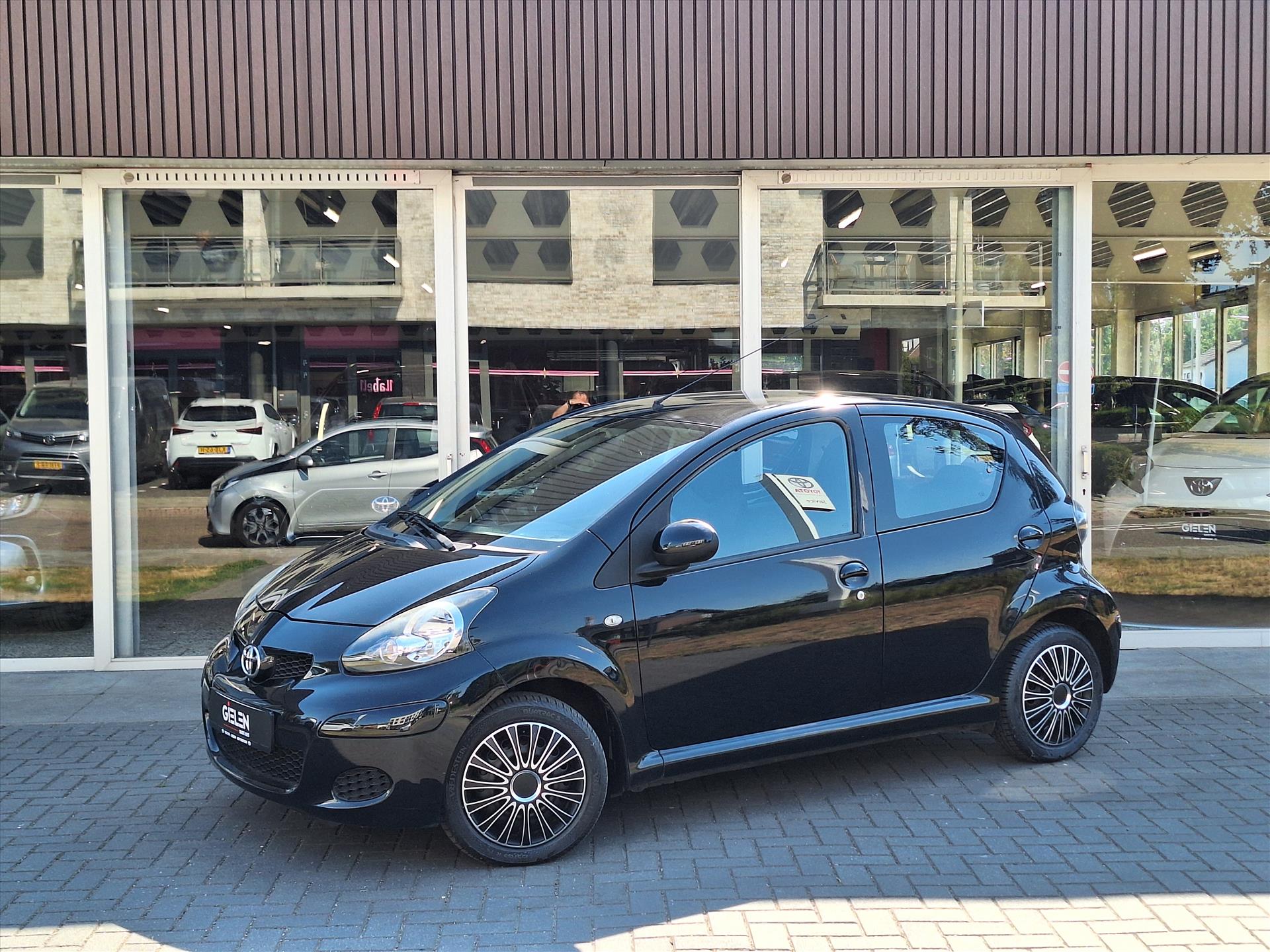 Toyota Toyota Aygo 1.0 VVT-i 5D Comfort Navigator | Airconditioning, Pioneer Premium sound systeem, Elektrische ramen, hele nette auto! 2011 - voorkant