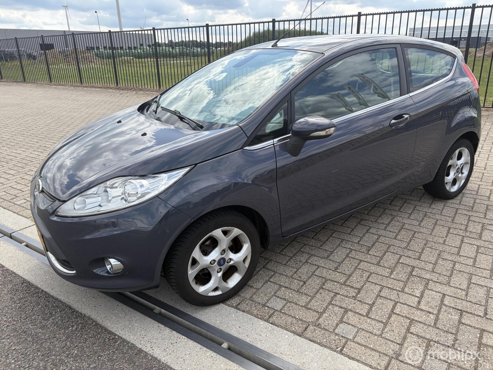 Ford Fiesta 1.4 Titanium 2011 - voorkant