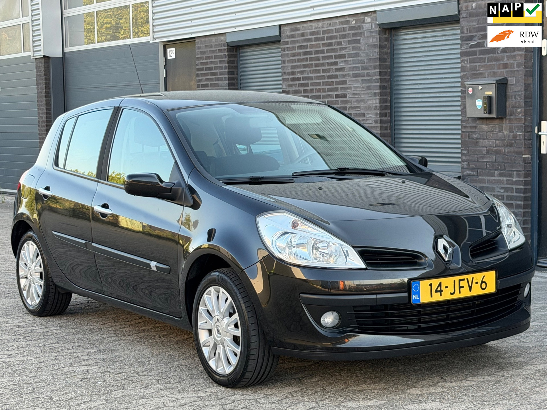 Renault Clio 1.2-16V Collection 5drs AIRCO CRUISE PDC TREKHAAK NAP 2009 - voorkant