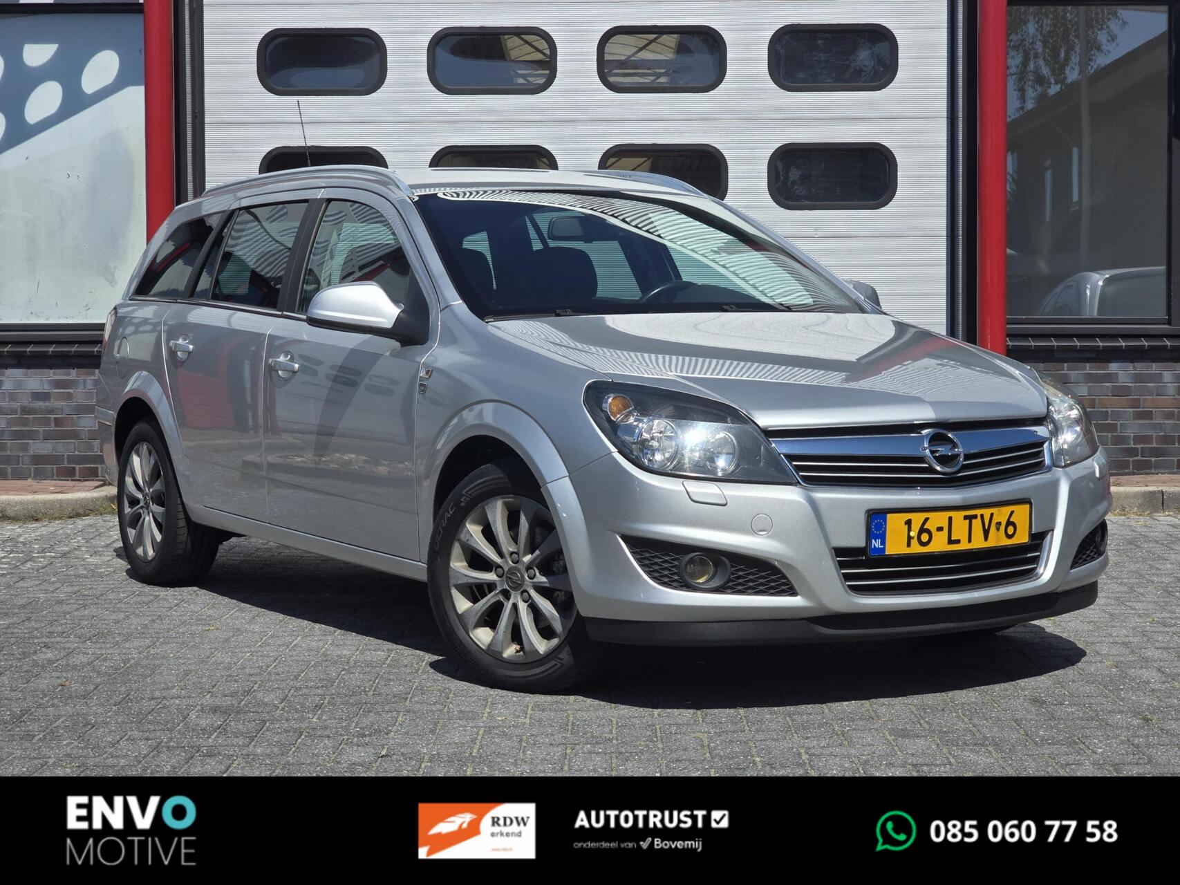 Opel Astra Station Wagon 1.6 111 years Edition Navi/Airco/Trekhaak 2010 - voorkant