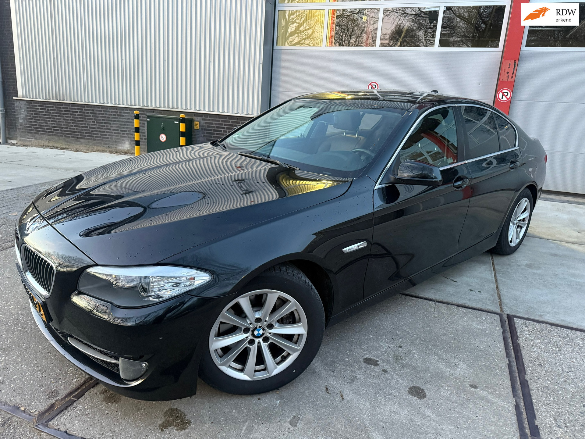BMW 528i 528i Executive 2010 - voorkant