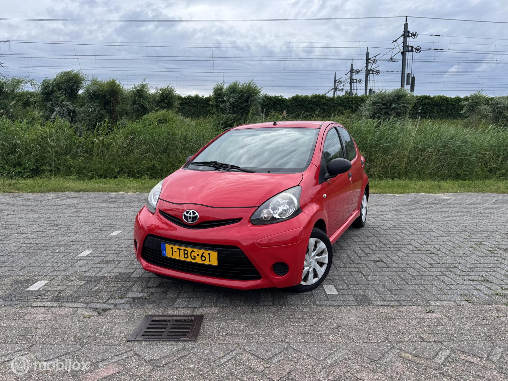 Toyota Toyota Aygo 1.0 Benzine /AIRCO * 2DE EIGENAAR * NIEUWE APK \ 2014 - voorkant