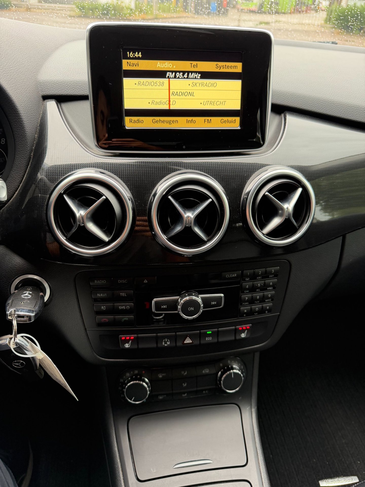Foto van Mercedes-Benz B 180