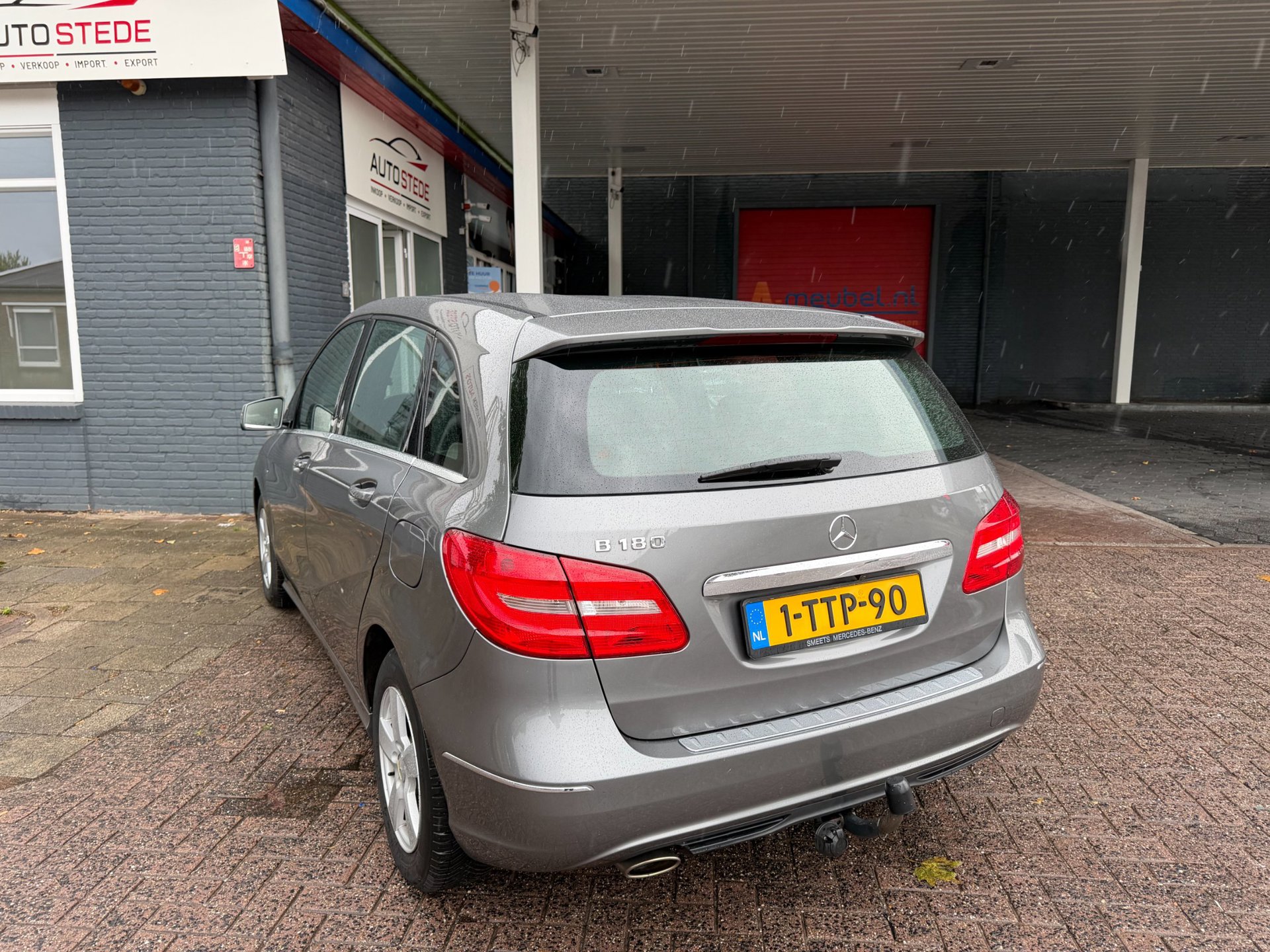 Foto van Mercedes-Benz B 180