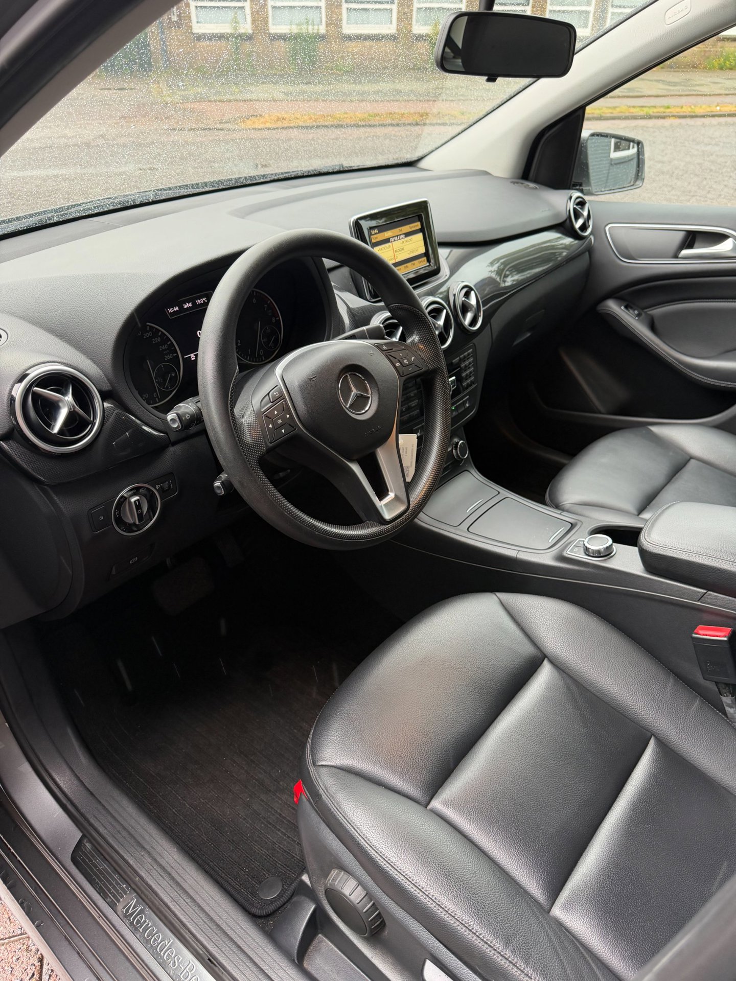 Foto van Mercedes-Benz B 180
