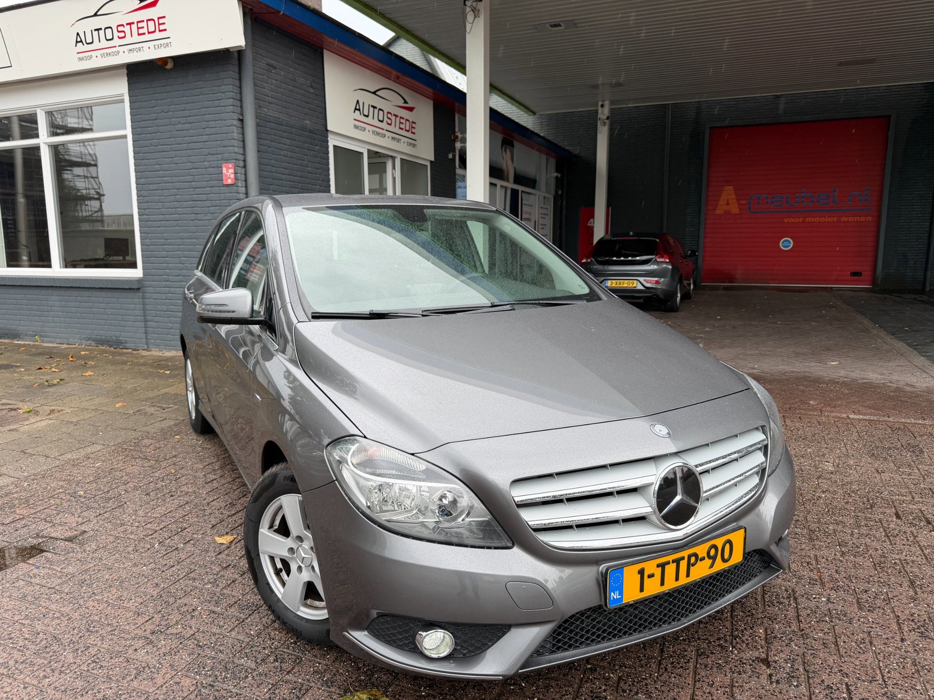 Foto van Mercedes-Benz B 180