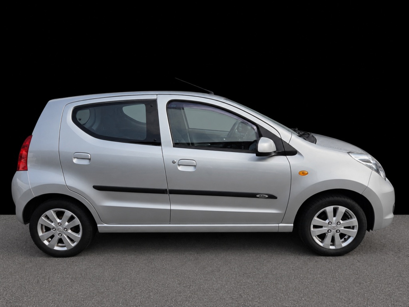 Suzuki Alto 1.0 Exclusive 2010 - voorkant