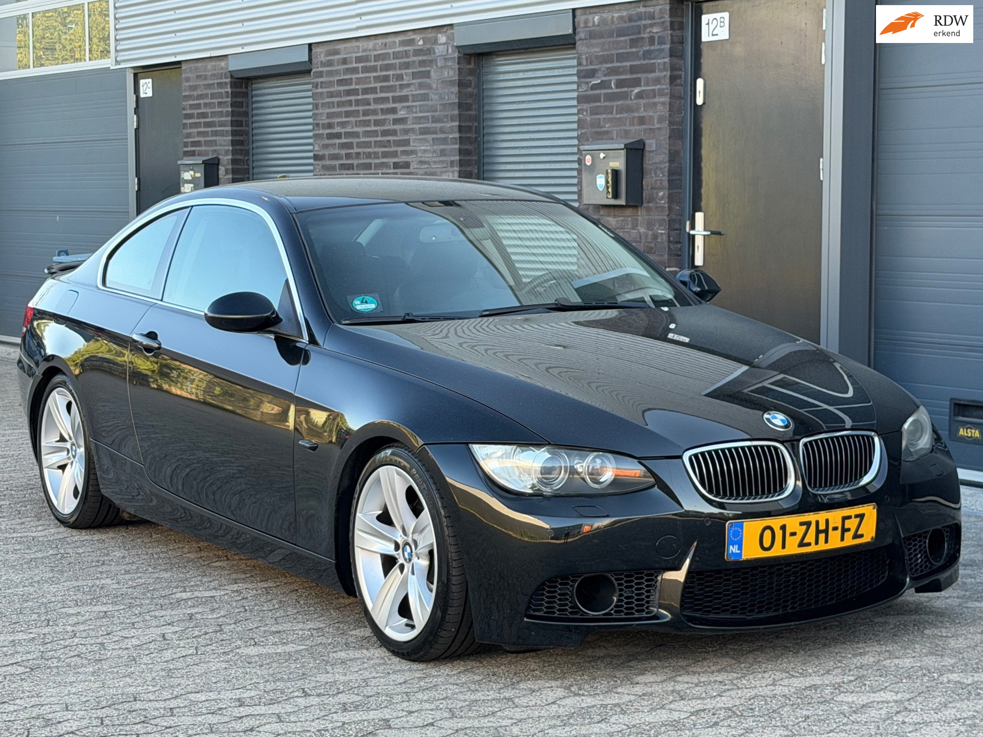 BMW 3er Reihe 325i Introduction M-pakket LEER NAVI AUTOMAAT 2006 - voorkant