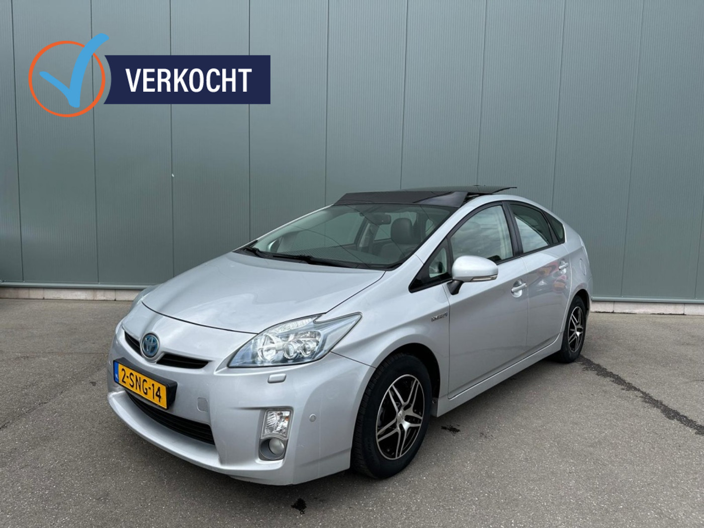 Toyota Toyota Prius 1.8 Executive PANORAMADAK | HUD | CAMERA ! 2011 - voorkant