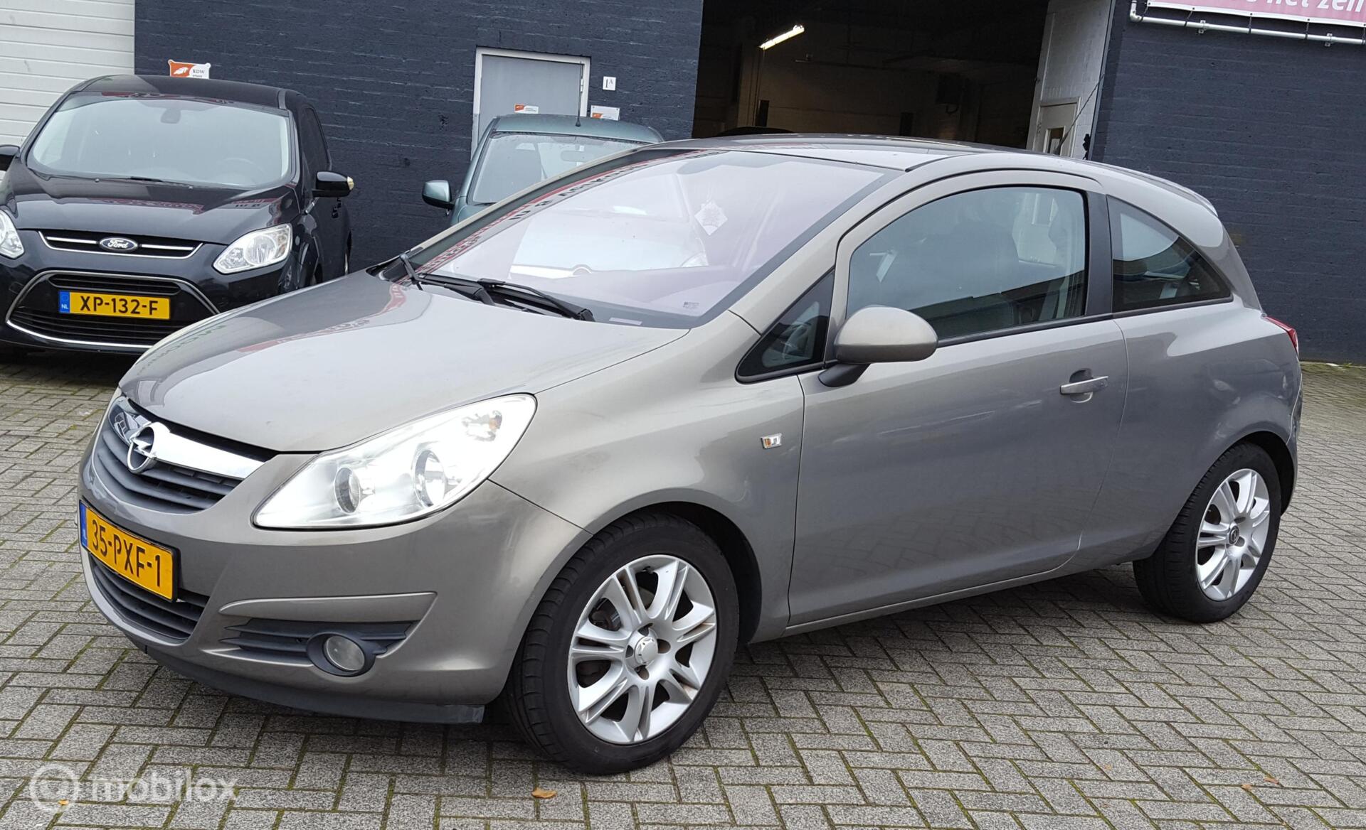 Opel Corsa 1.4-16V 2011 - voorkant
