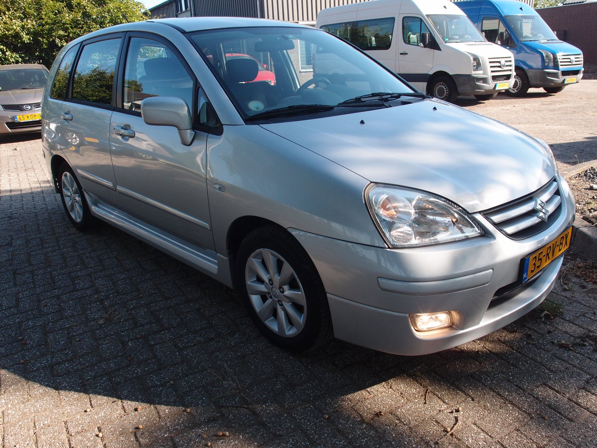 Foto van Suzuki Liana