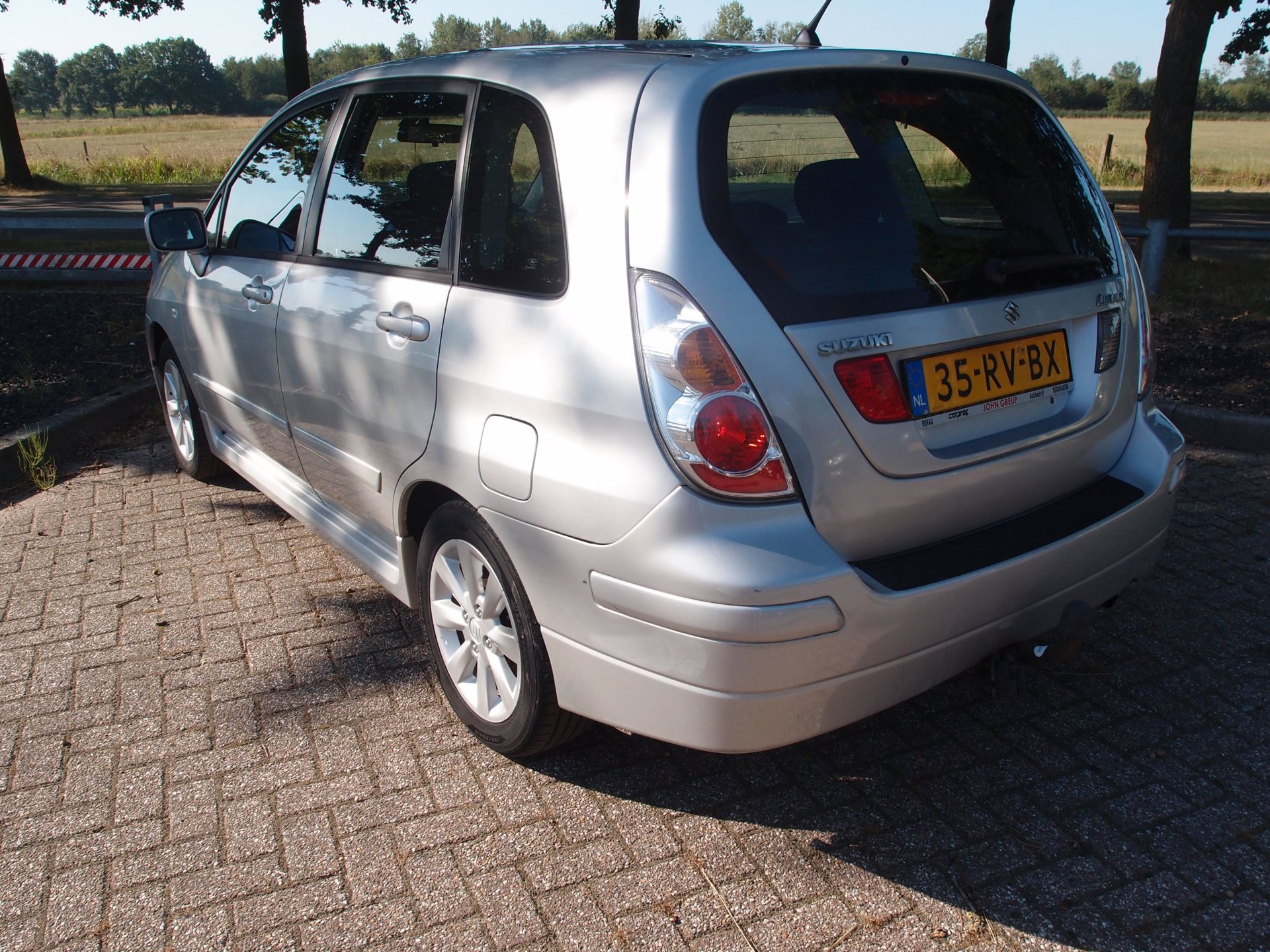 Foto van Suzuki Liana
