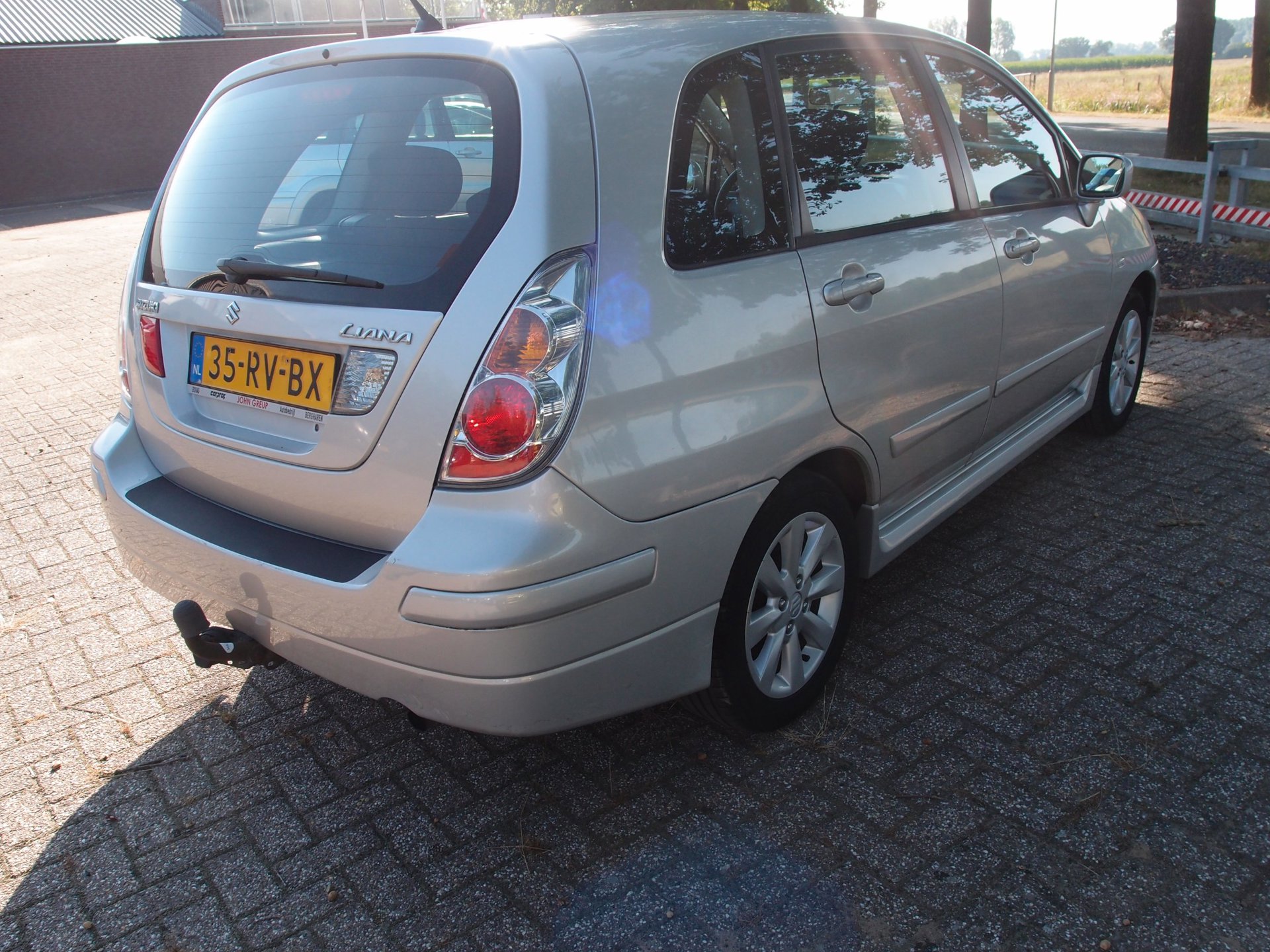 Foto van Suzuki Liana