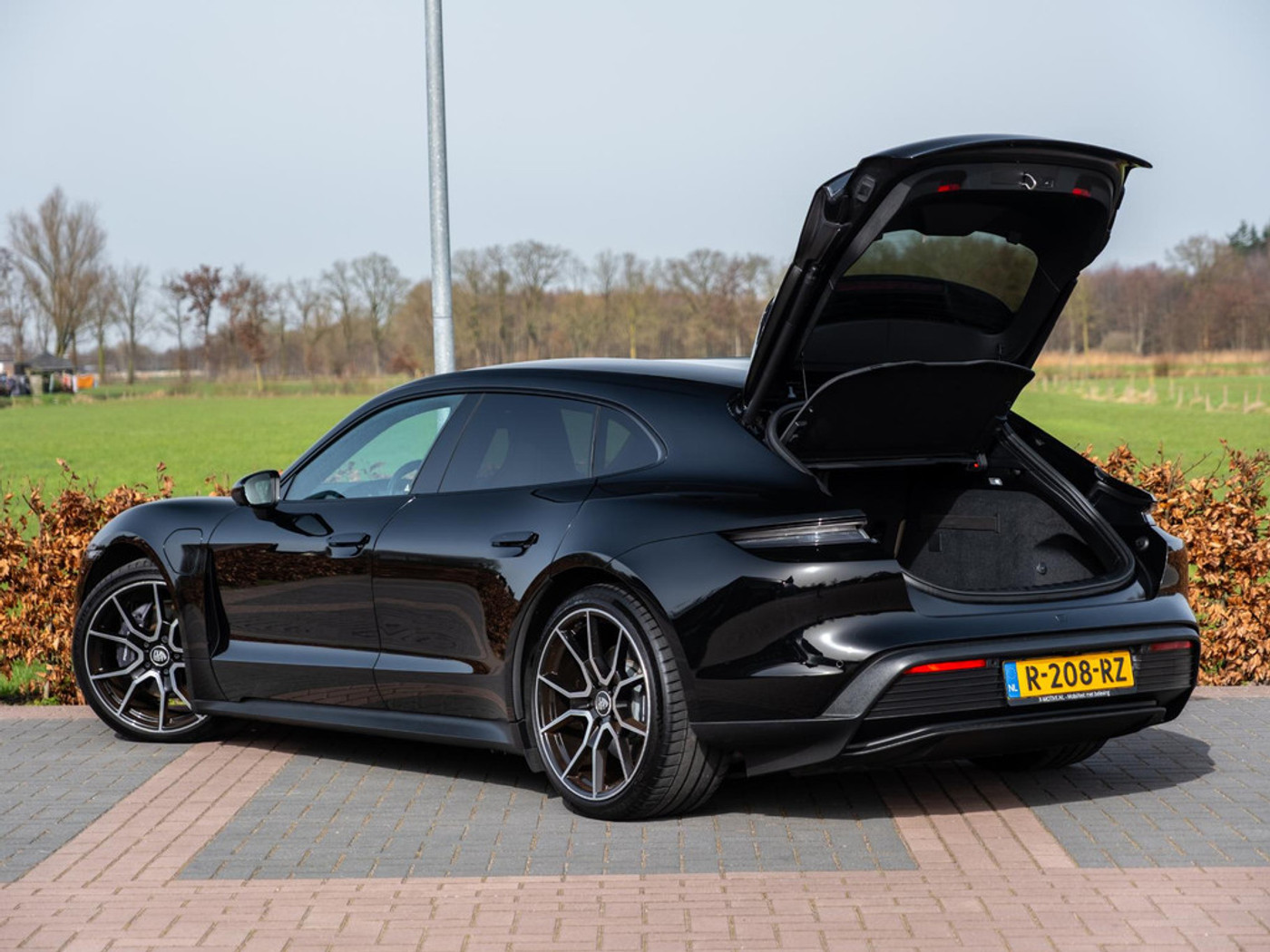 Foto van Porsche Taycan