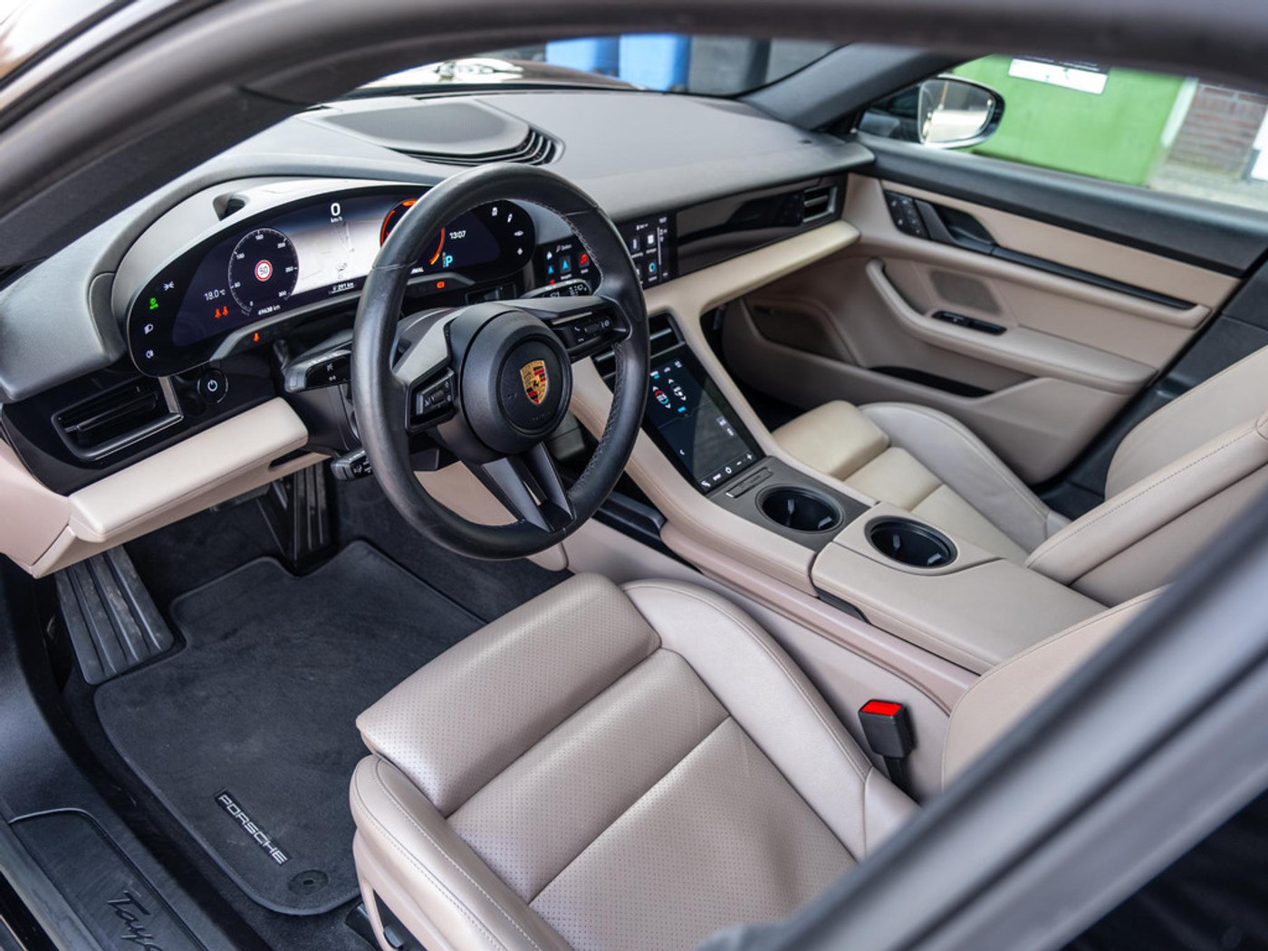 Foto van Porsche Taycan