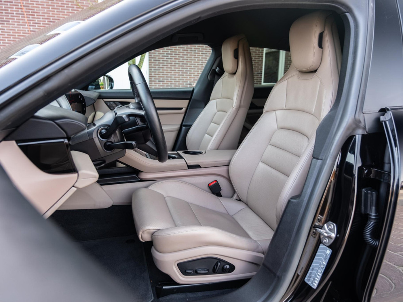 Foto van Porsche Taycan