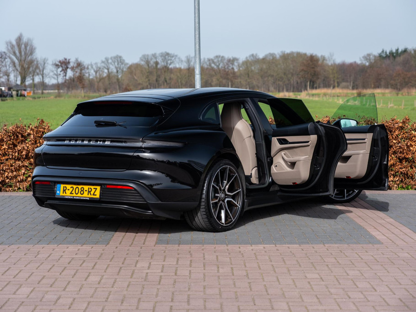 Foto van Porsche Taycan