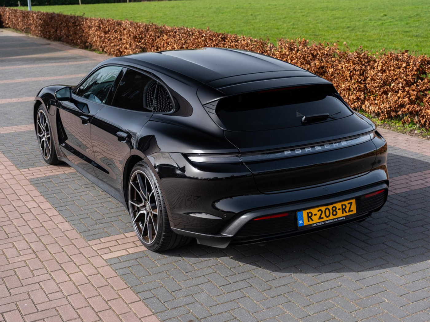 Foto van Porsche Taycan