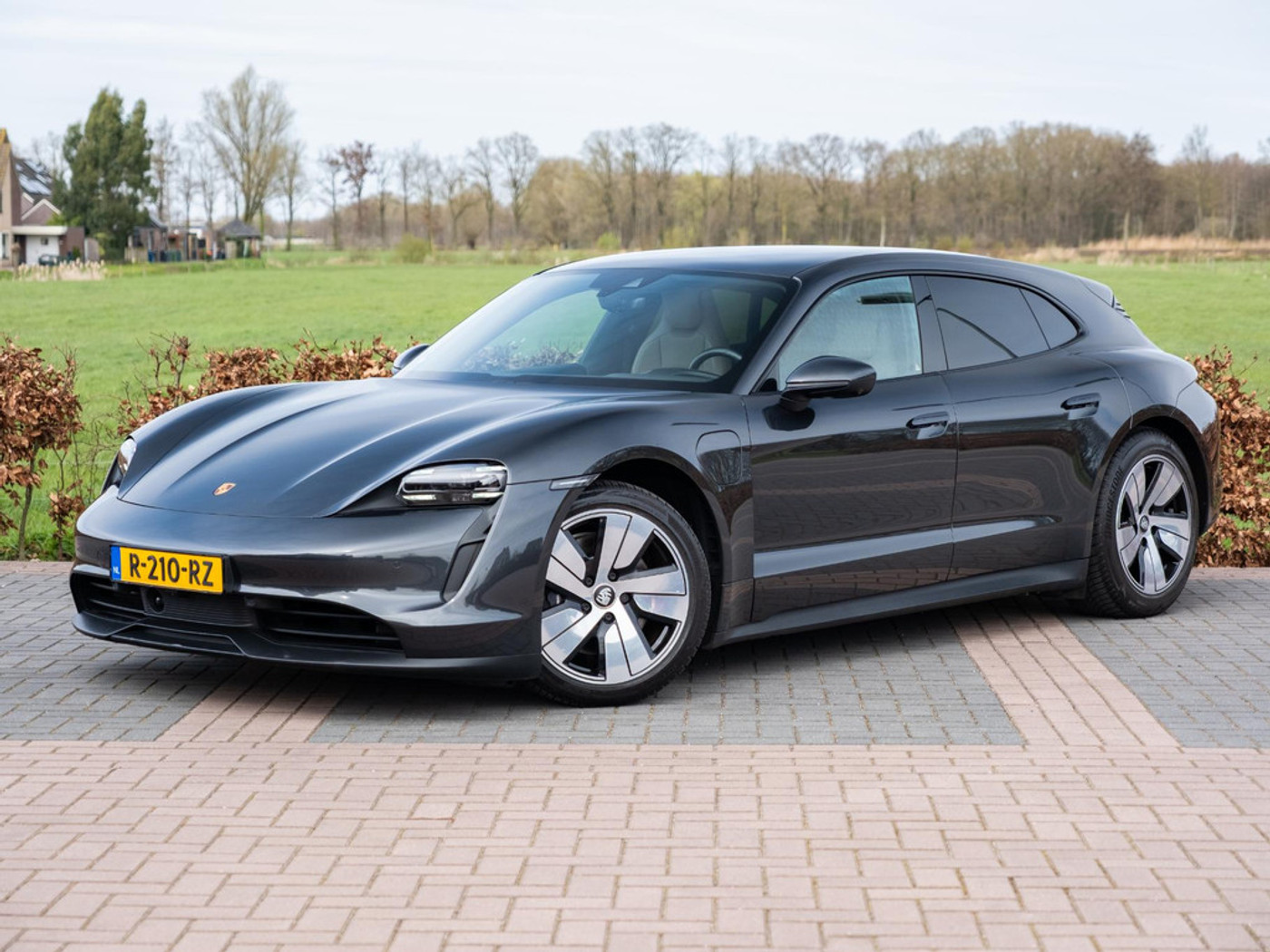 Foto van Porsche Taycan Sport Turismo