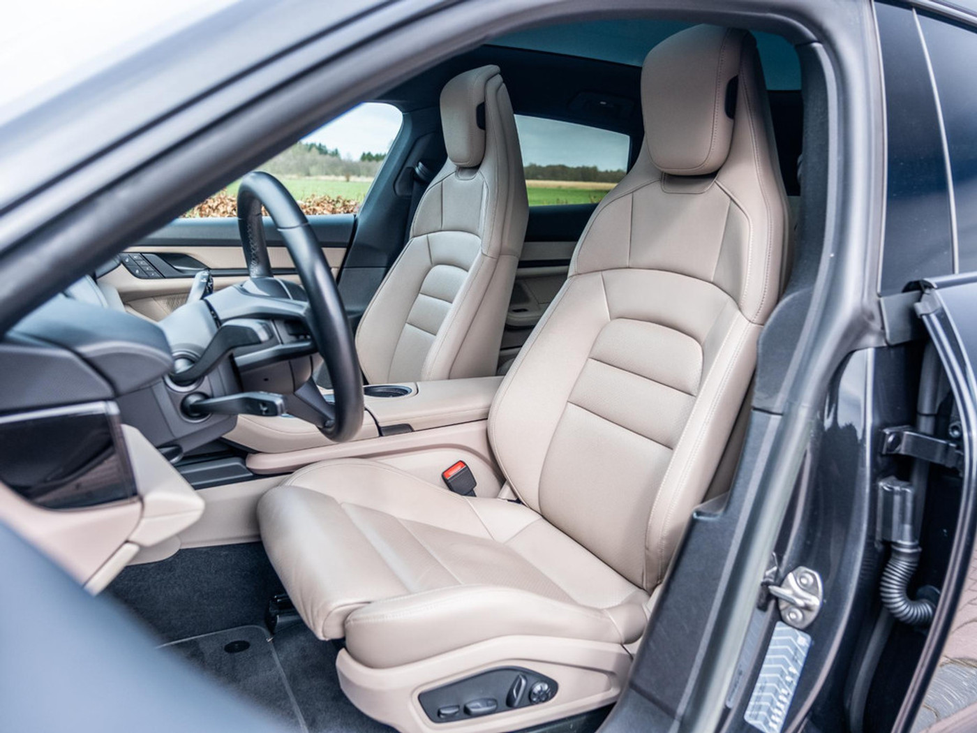 Foto van Porsche Taycan Sport Turismo