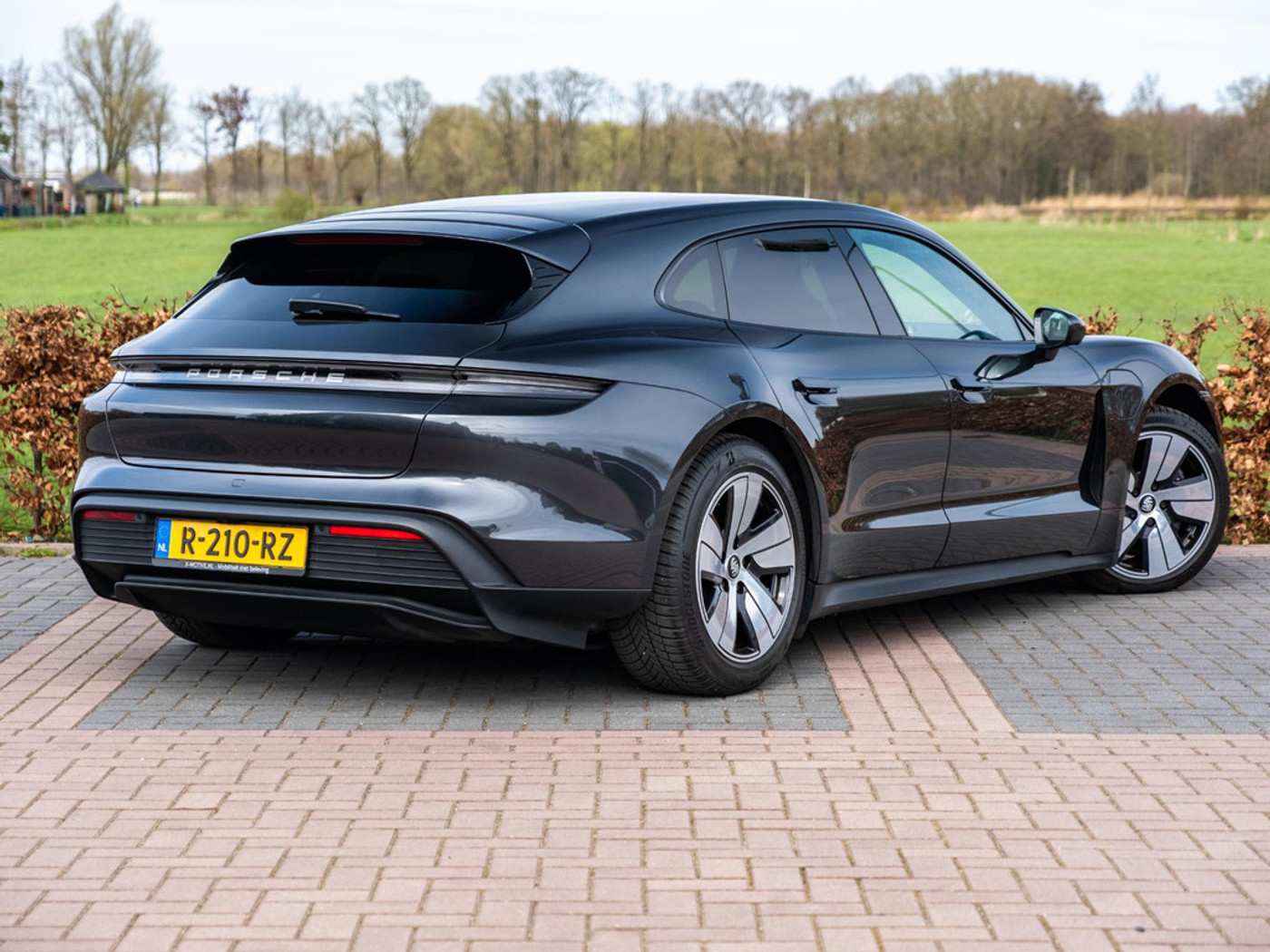 Foto van Porsche Taycan Sport Turismo