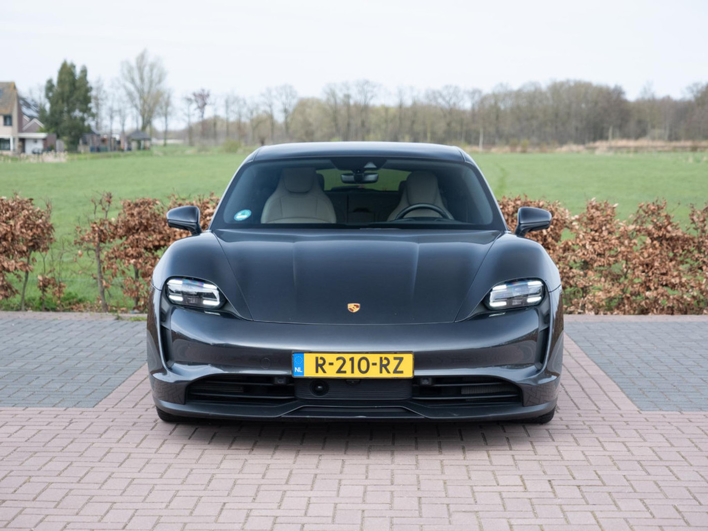 Foto van Porsche Taycan Sport Turismo