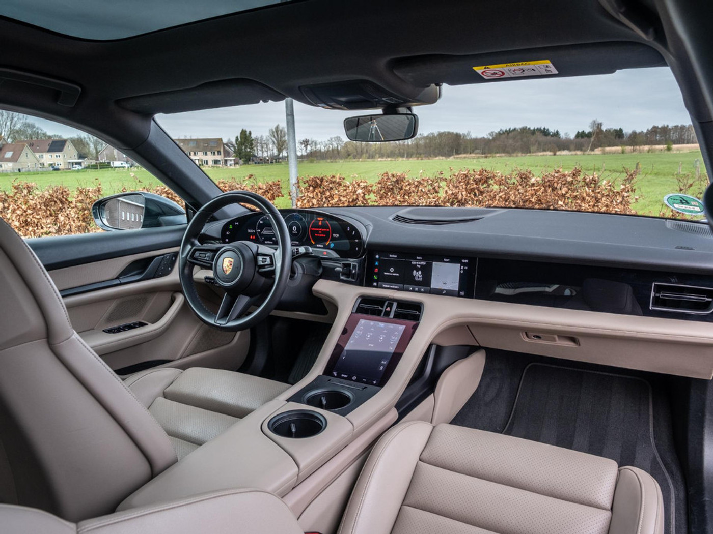 Foto van Porsche Taycan Sport Turismo