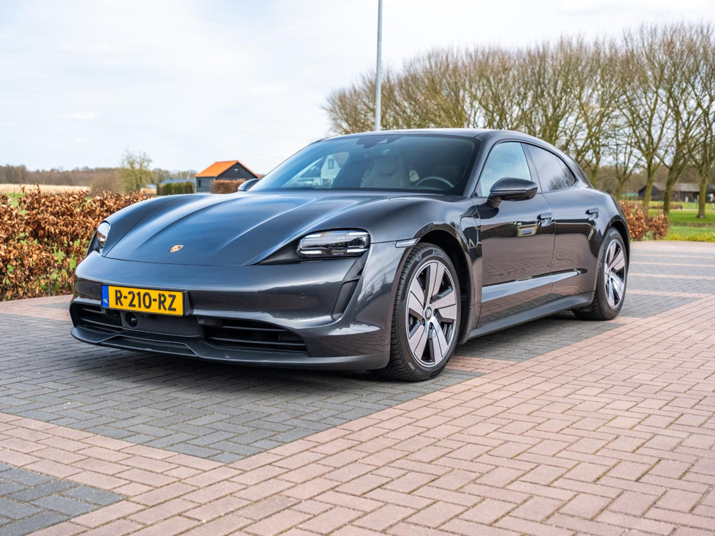 Foto van Porsche Taycan Sport Turismo