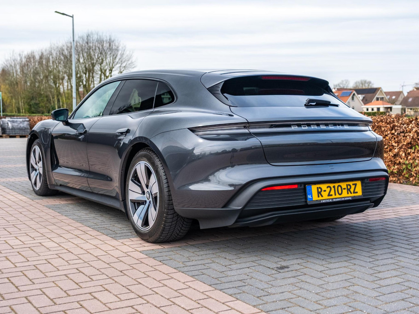 Foto van Porsche Taycan Sport Turismo