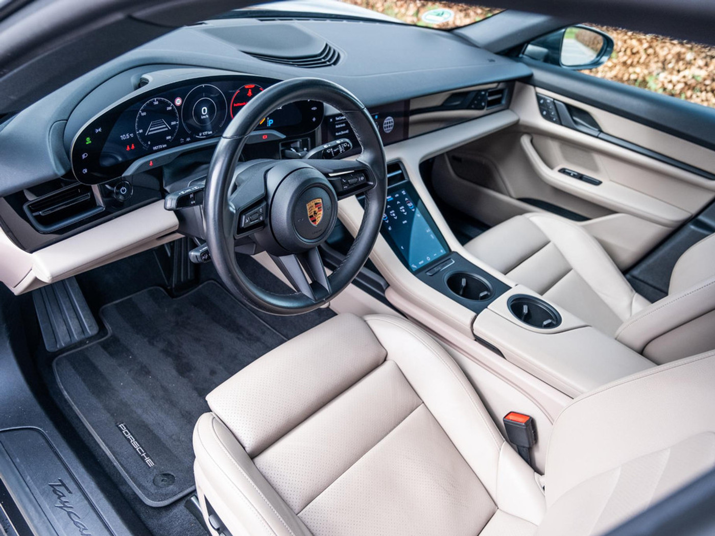 Foto van Porsche Taycan Sport Turismo
