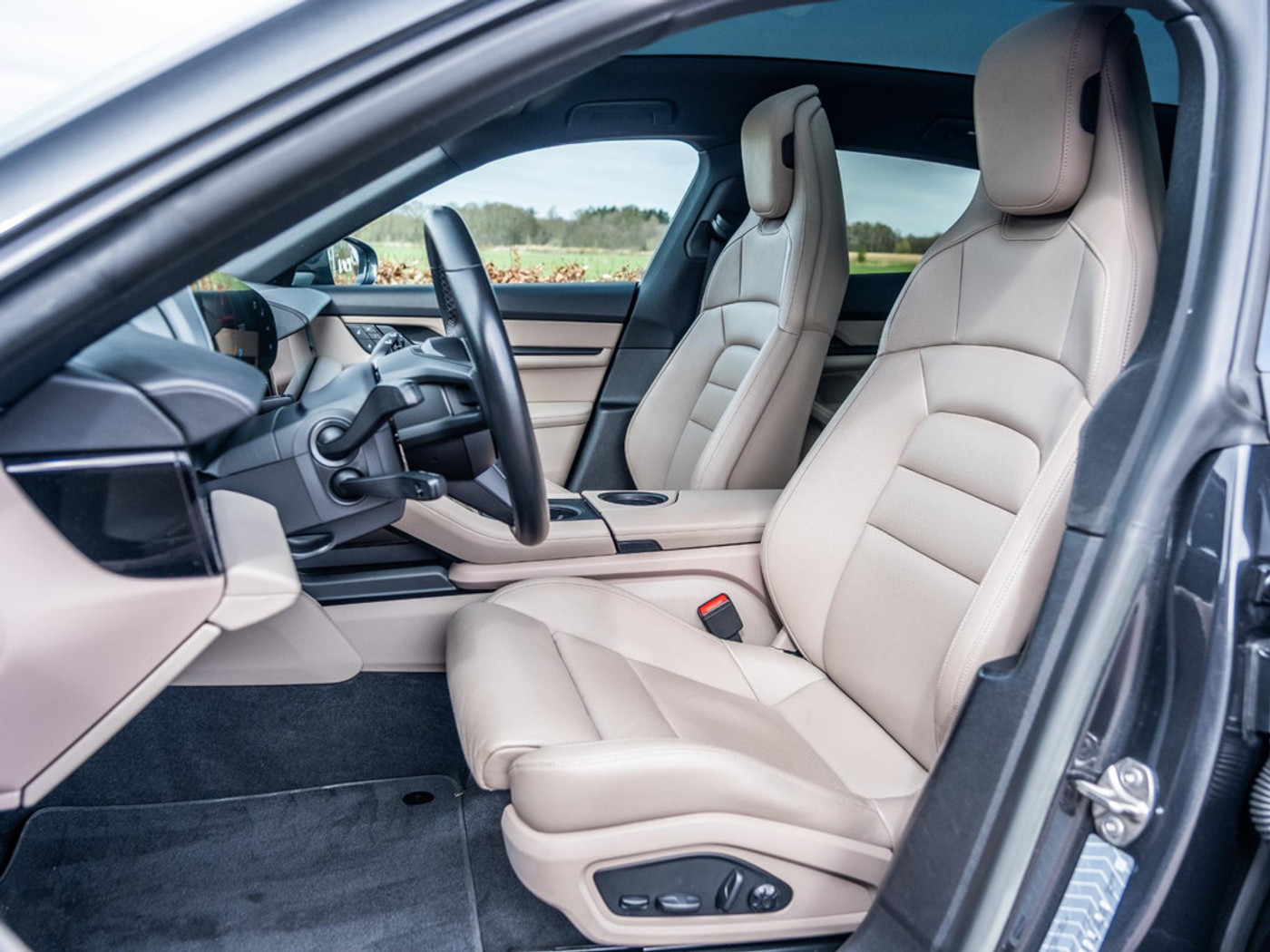 Foto van Porsche Taycan Sport Turismo